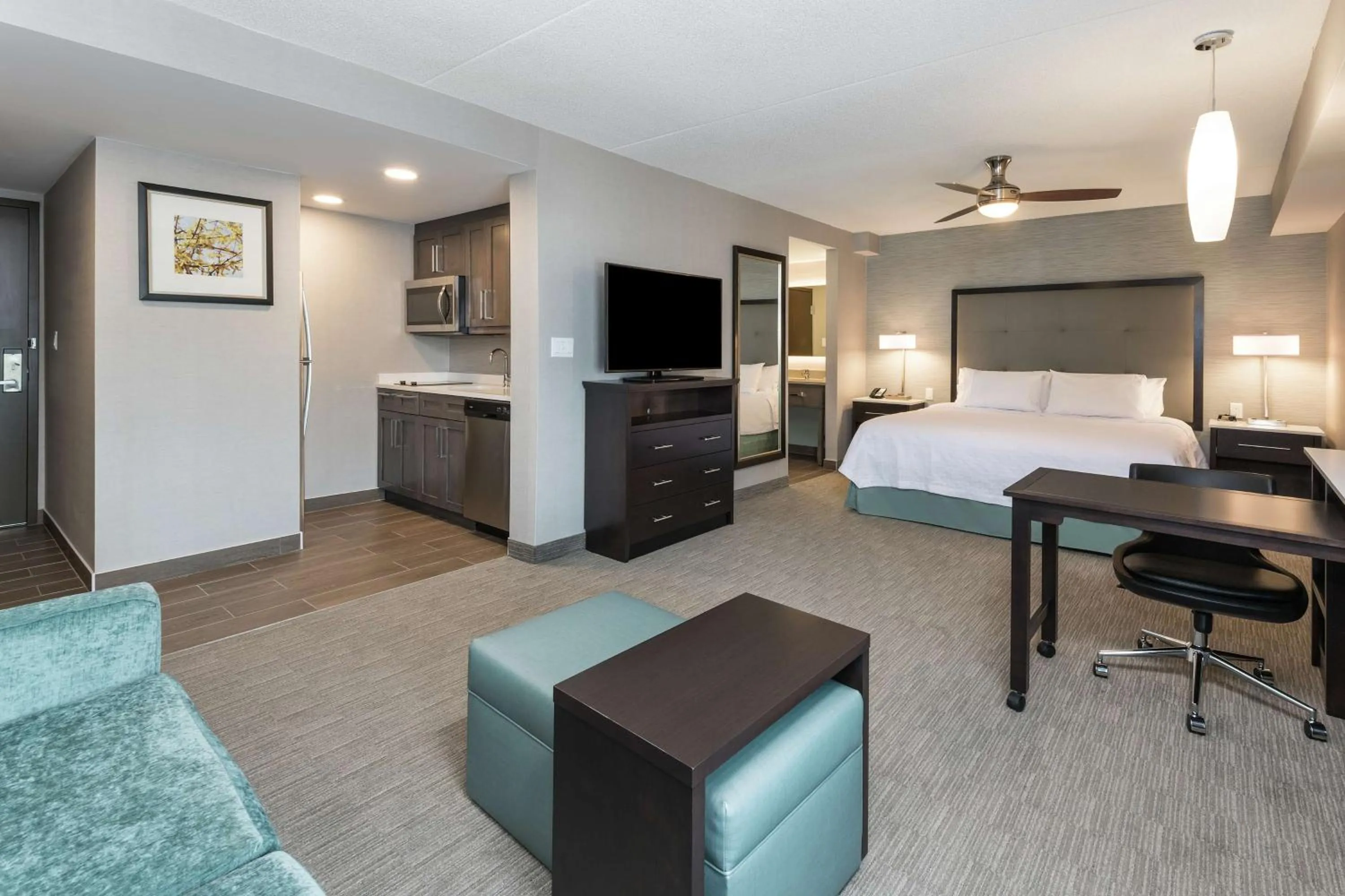 TV and multimedia, Bed in Homewood Suites By Hilton Ottawa Airport
