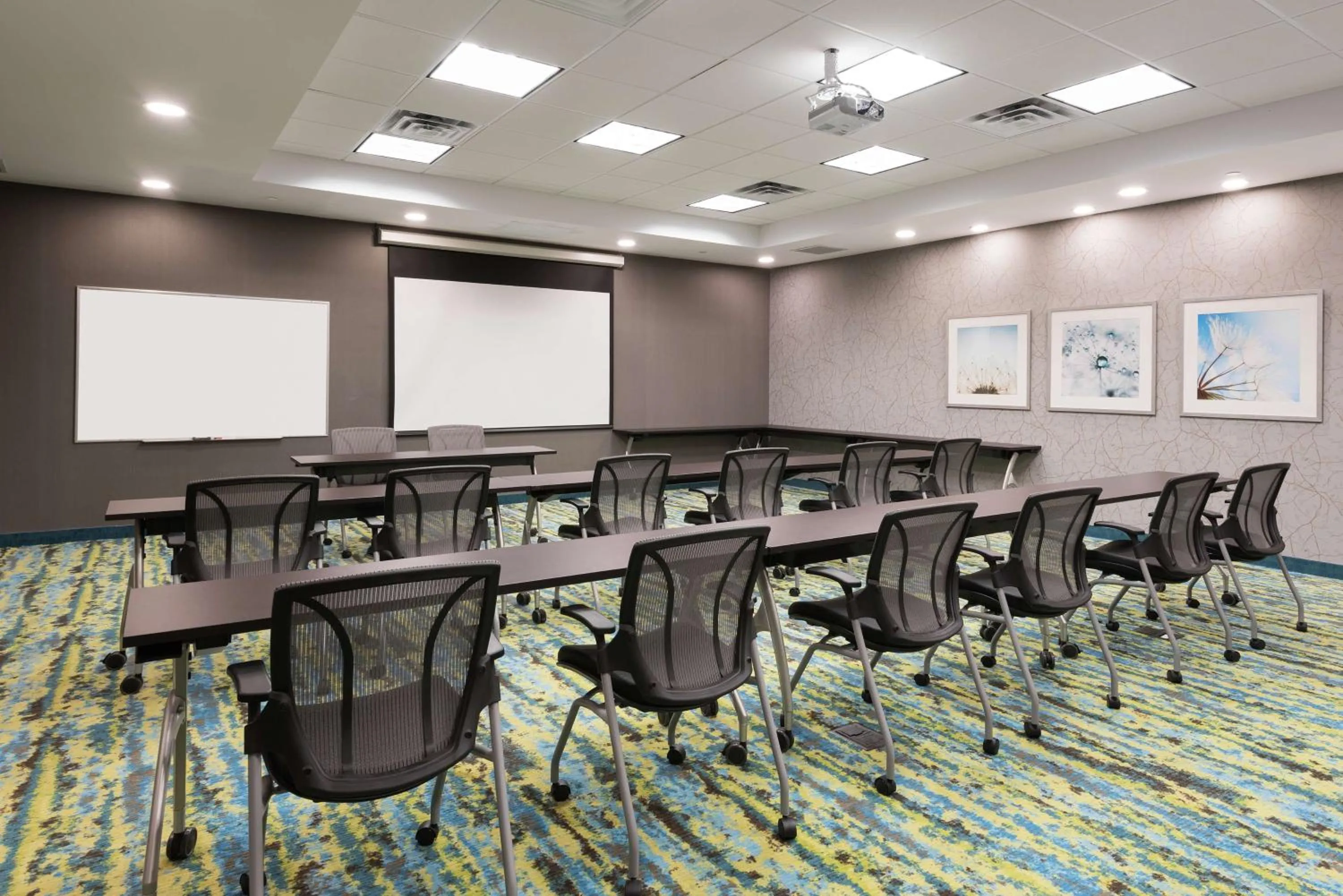 Meeting/conference room in Homewood Suites By Hilton Ottawa Airport