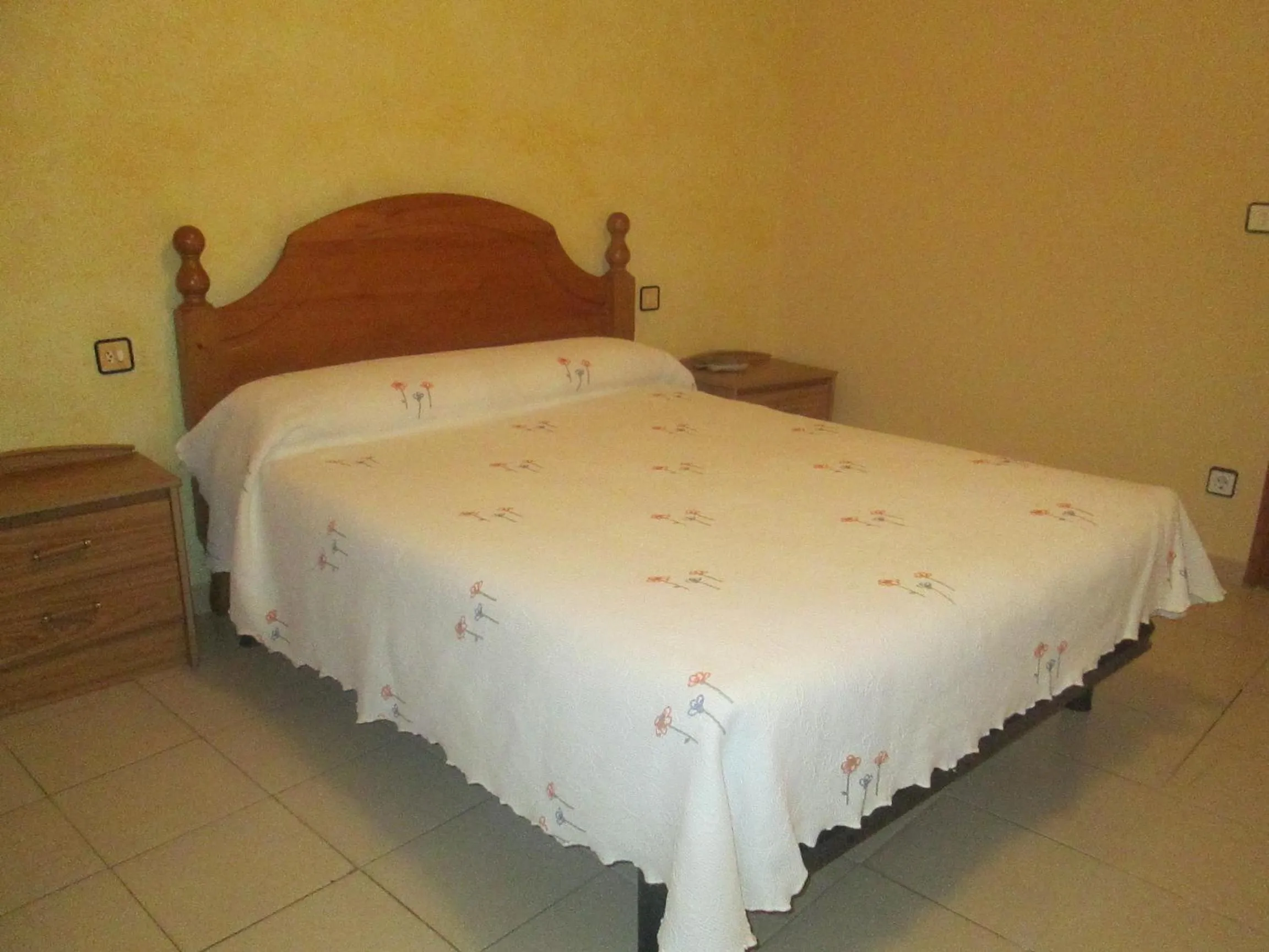 Bed in Hostal Avi Pep