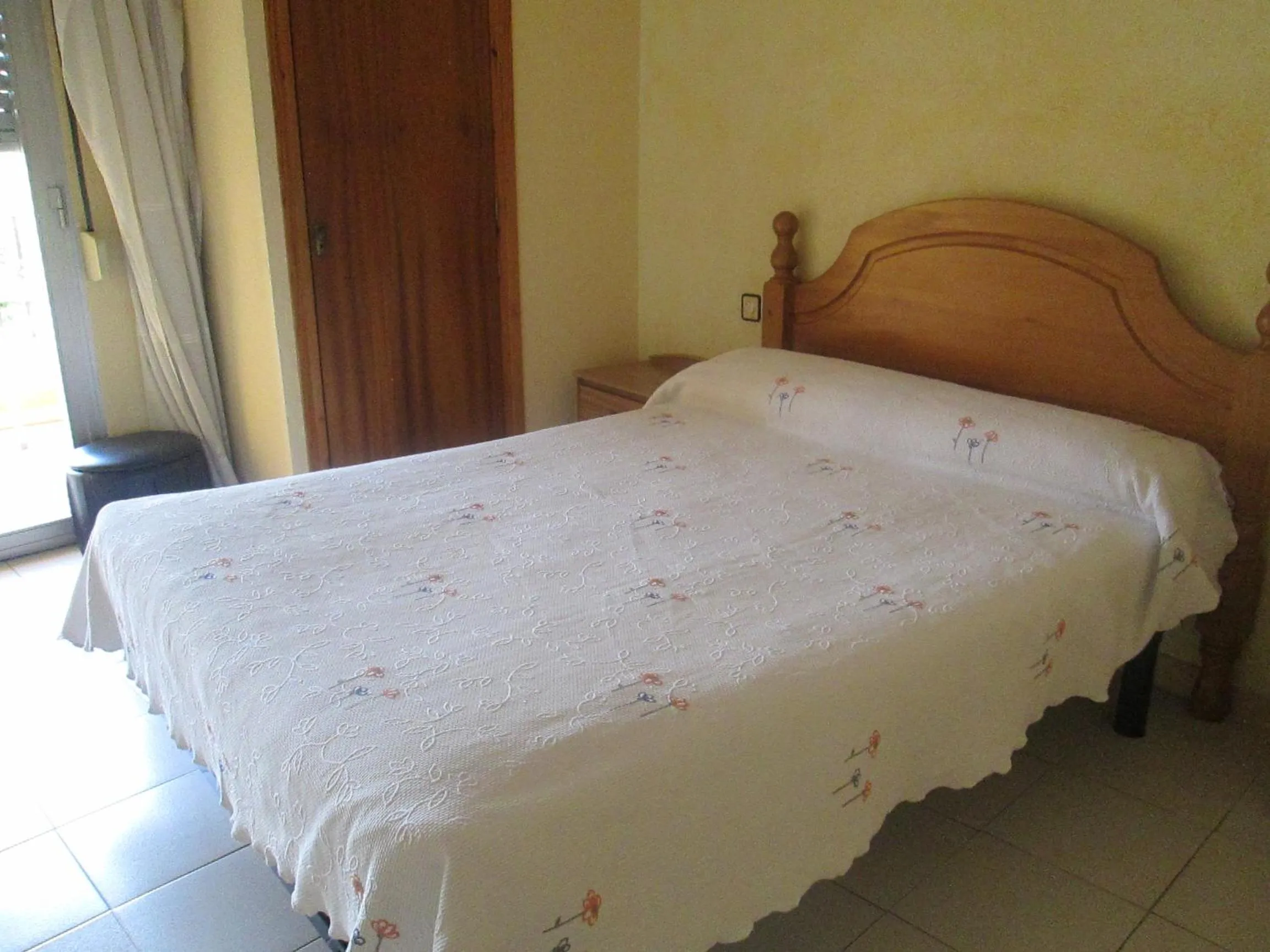 Bed in Hostal Avi Pep