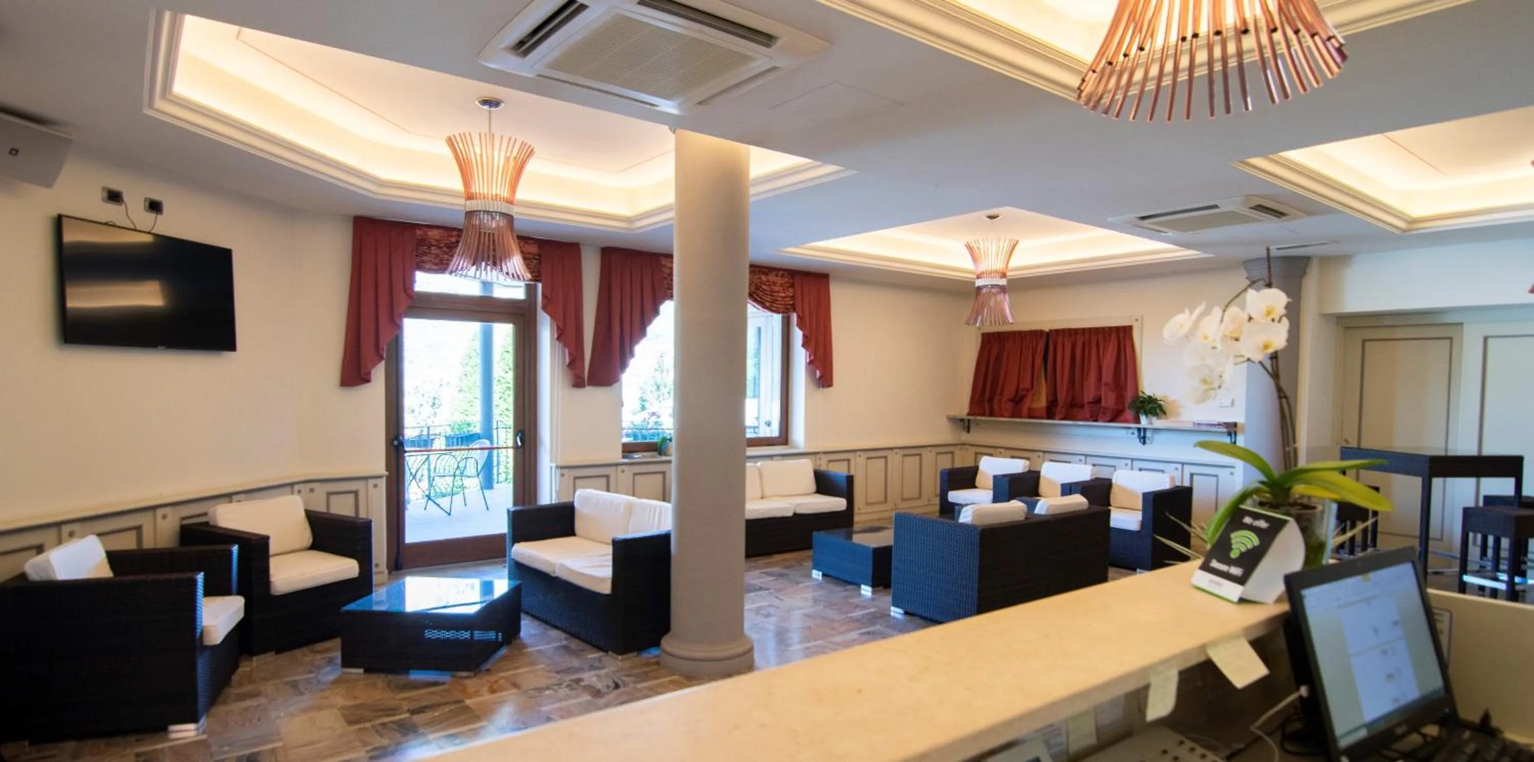 Lobby or reception in Hotel Saligari