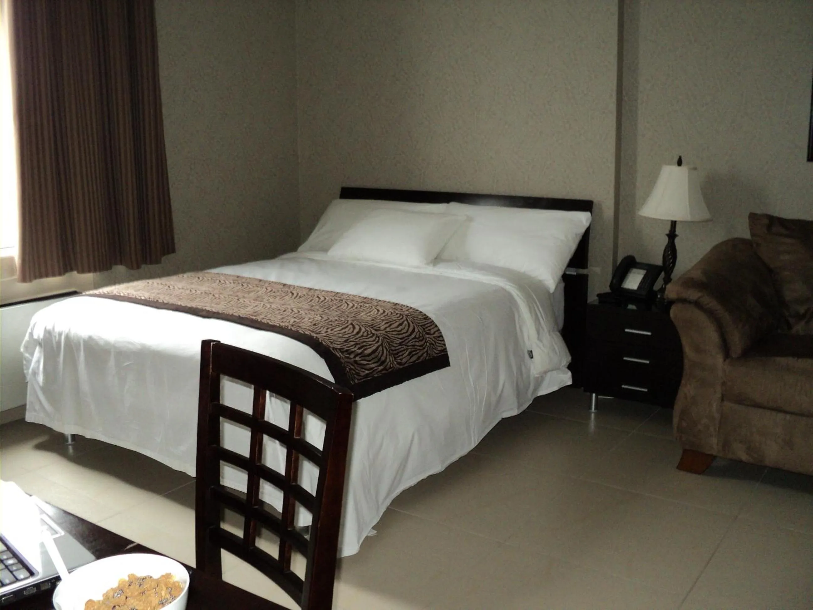 Bed in Montecassino Hotel & Event Centre