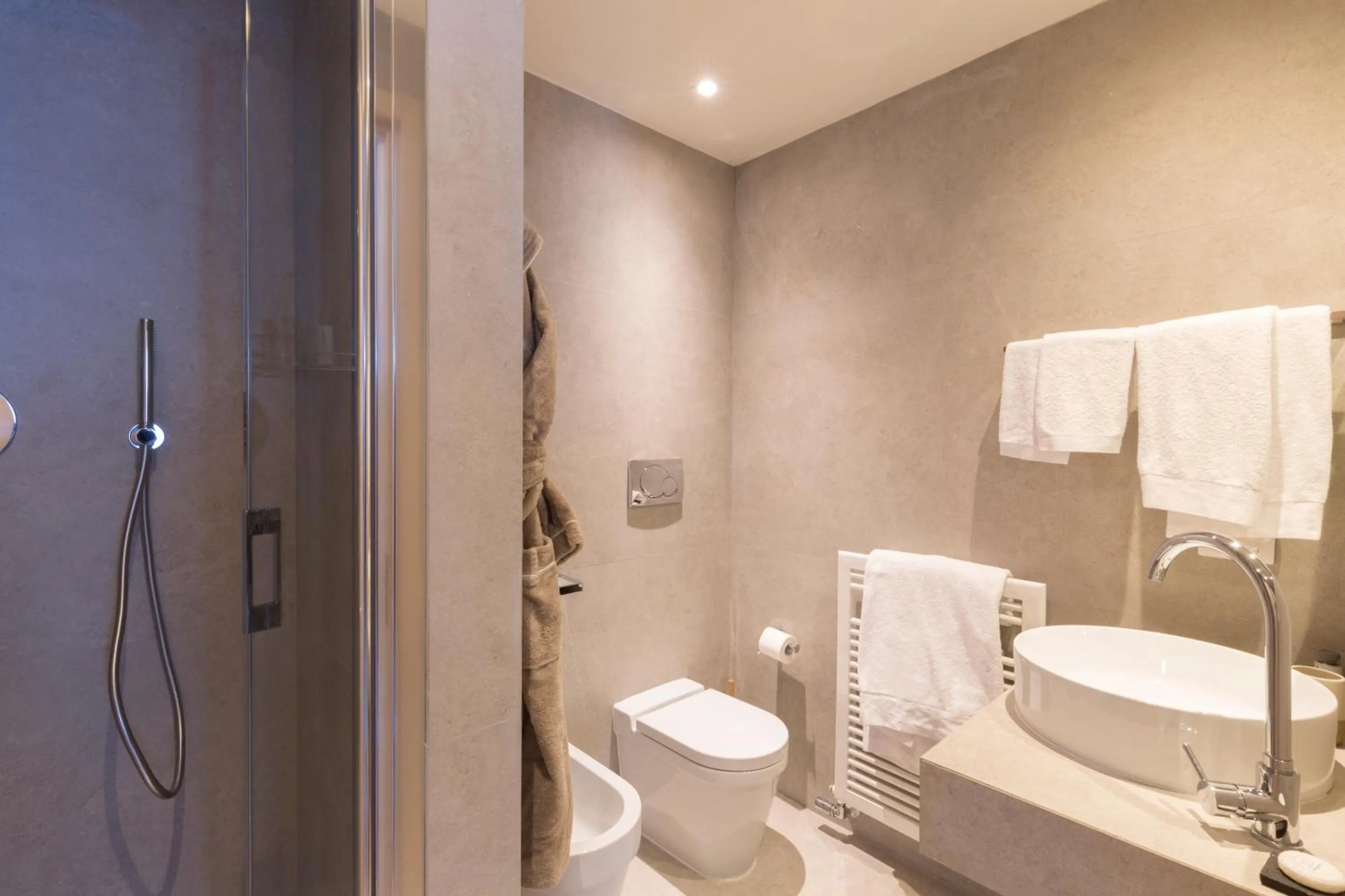 Shower in Marina di Scarlino Resort