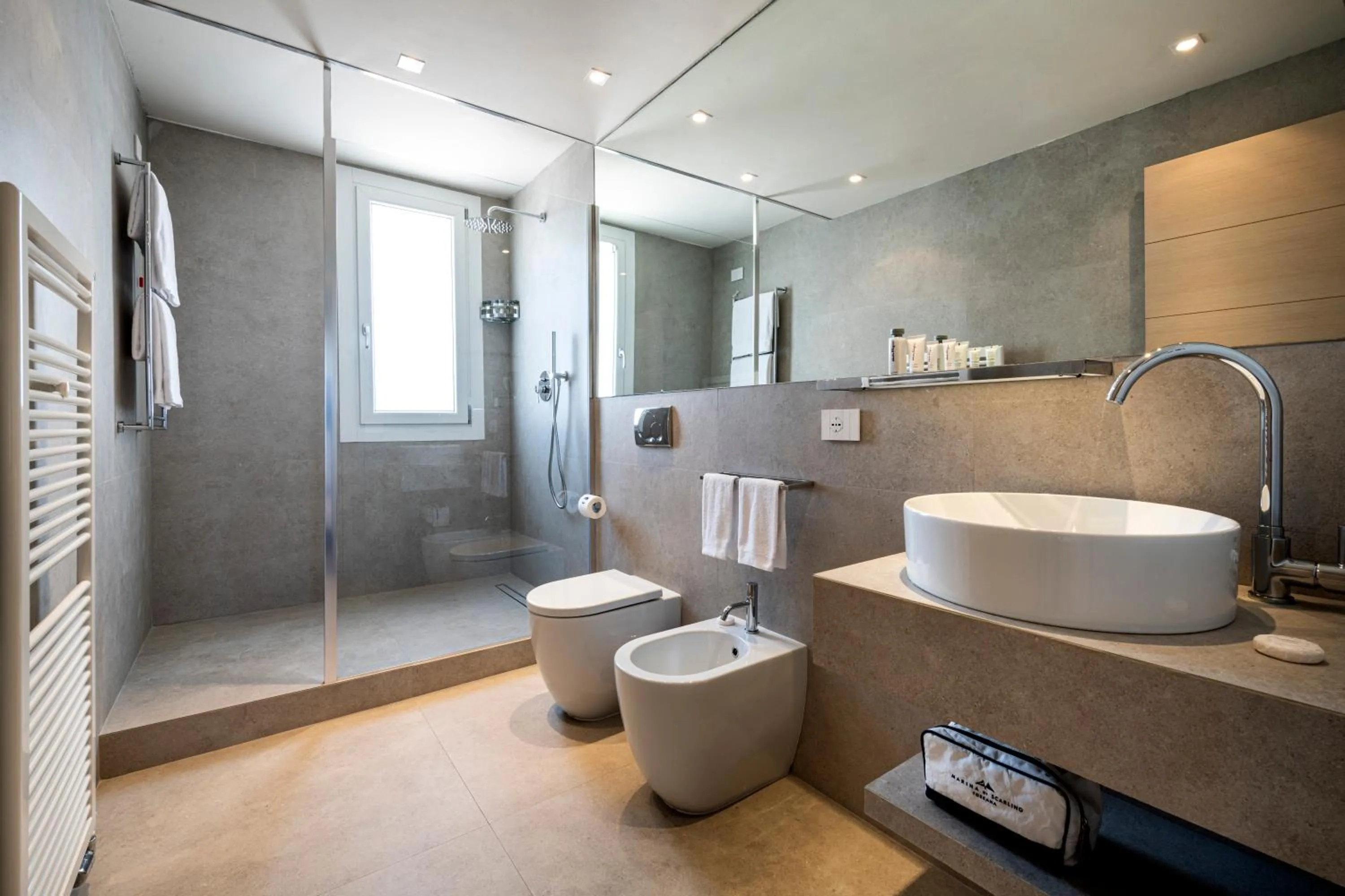 Shower in Marina di Scarlino Resort