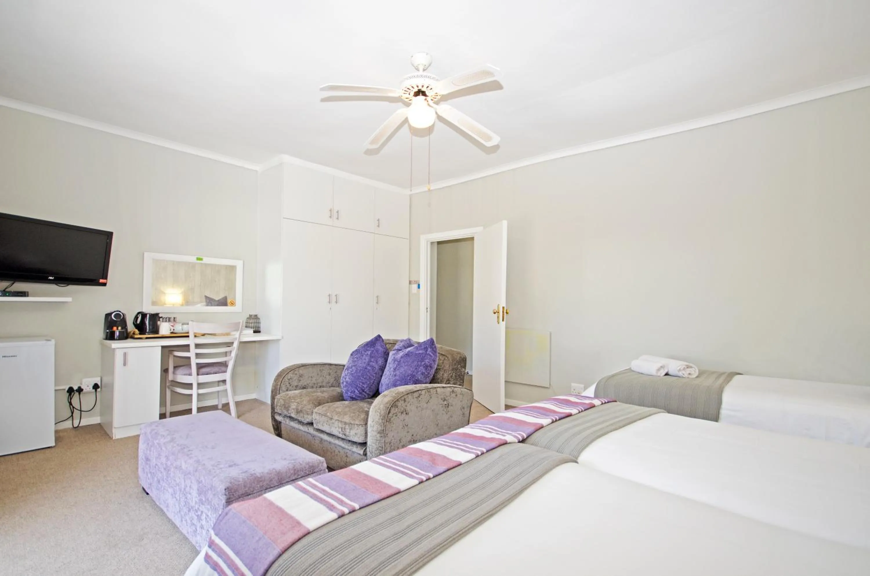 Bedroom, Bed in Lodge on Main Guest House and Conference Centre