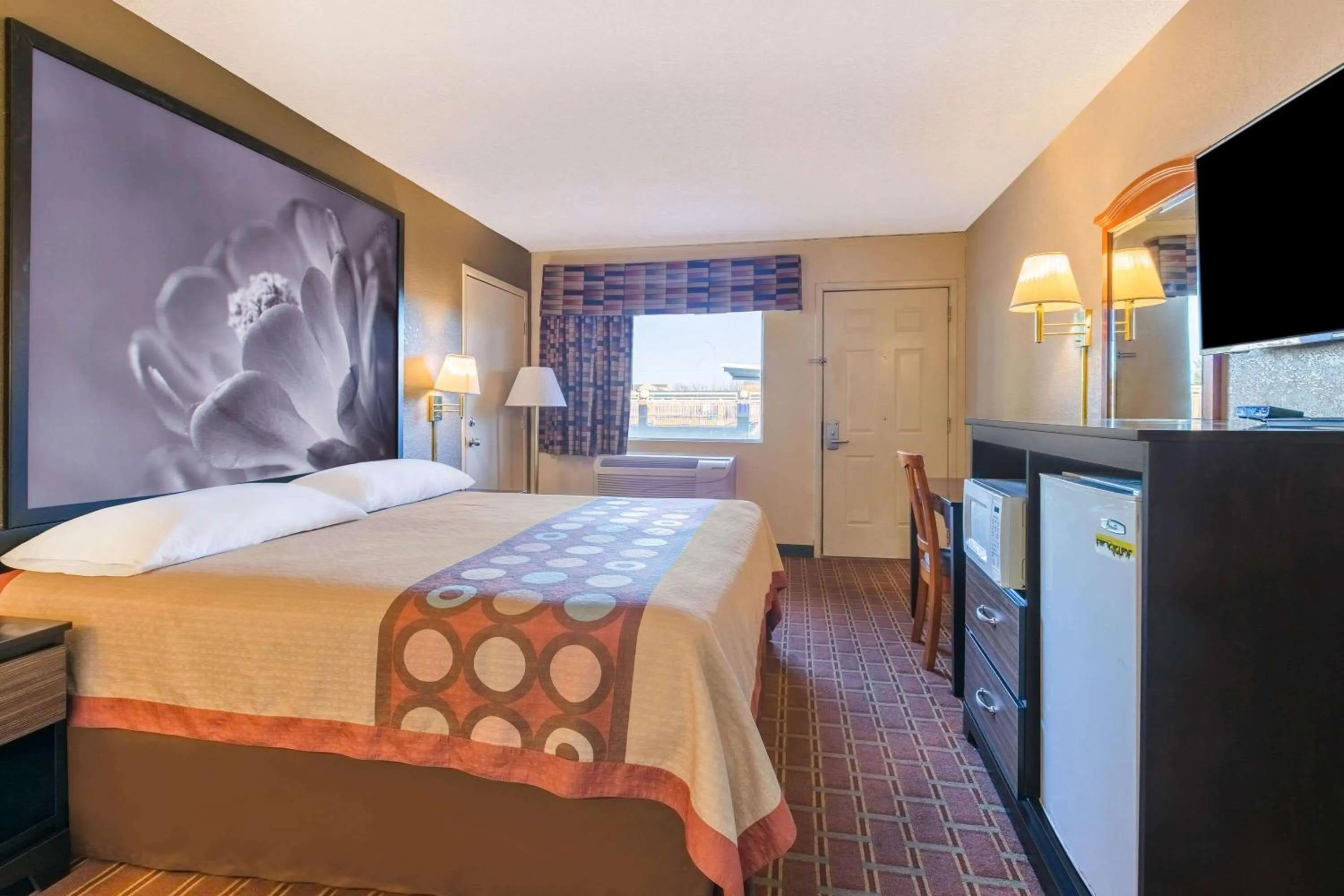 Photo of the whole room, Bed in Super 8 by Wyndham Abilene North