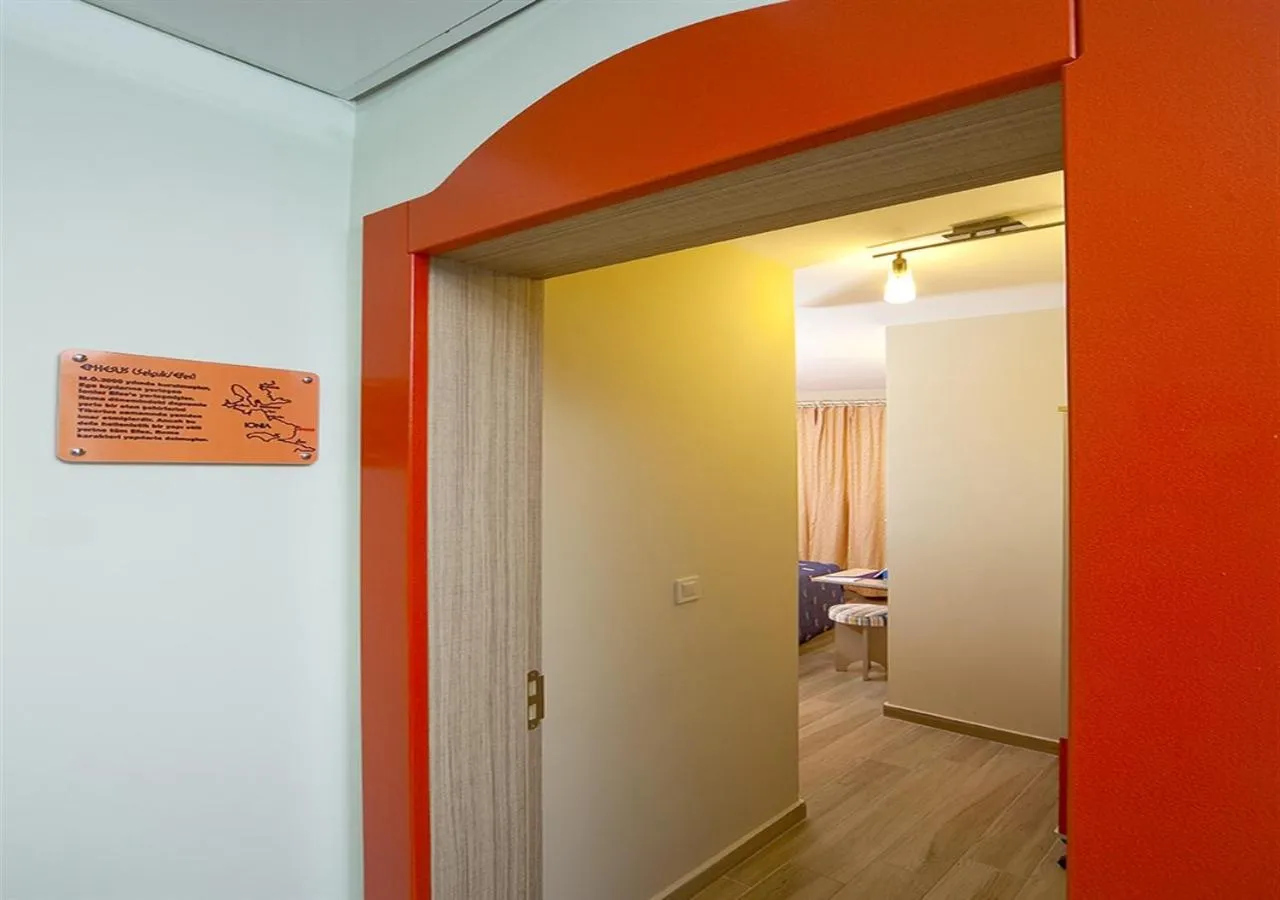 Photo of the whole room in Ion Slow City Adult 12