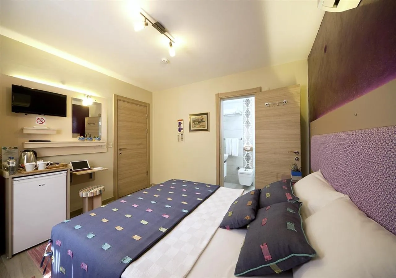 Photo of the whole room, Bed in Ion Slow City Adult 12