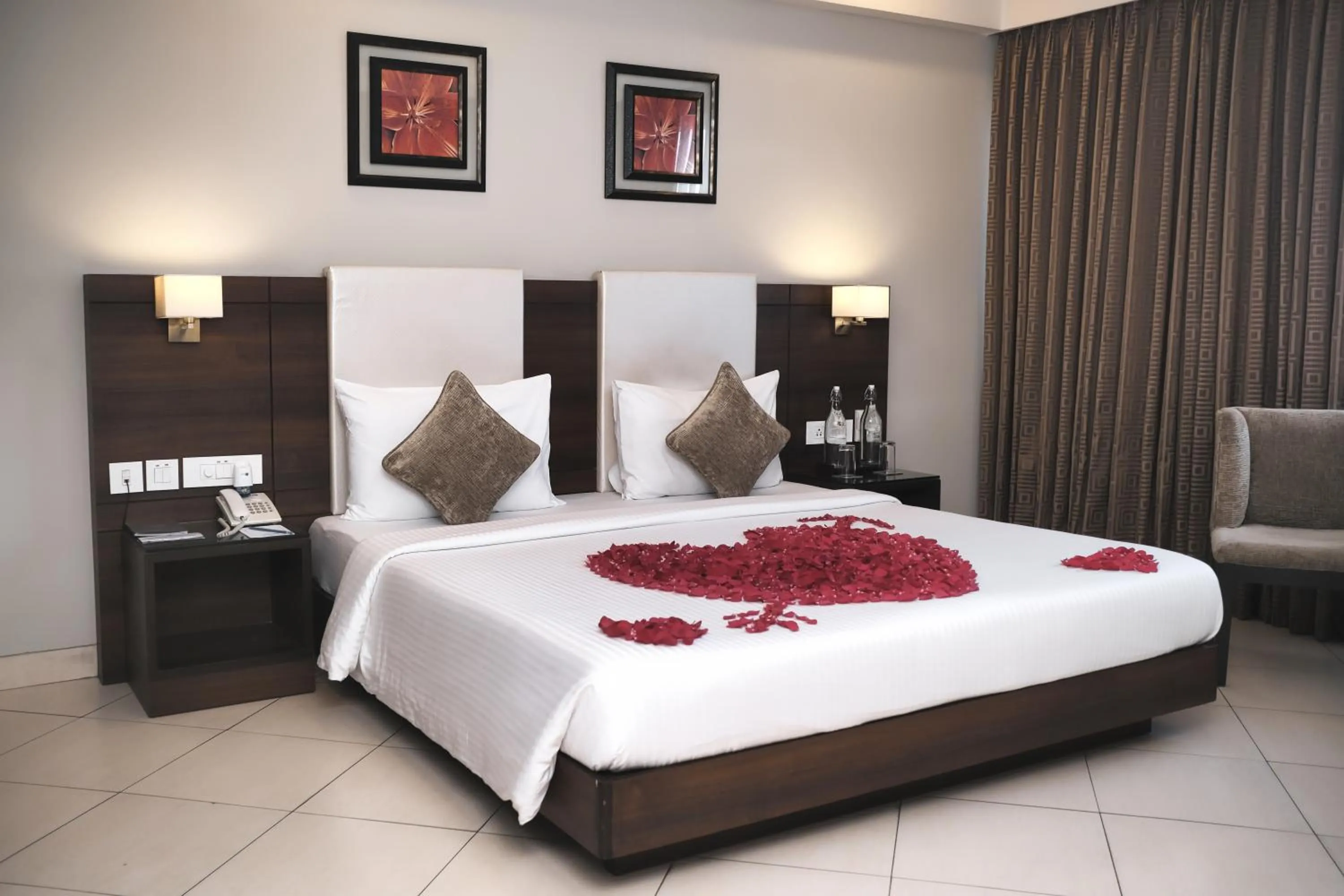 Bedroom, Bed in Peerless Hotel Durgapur