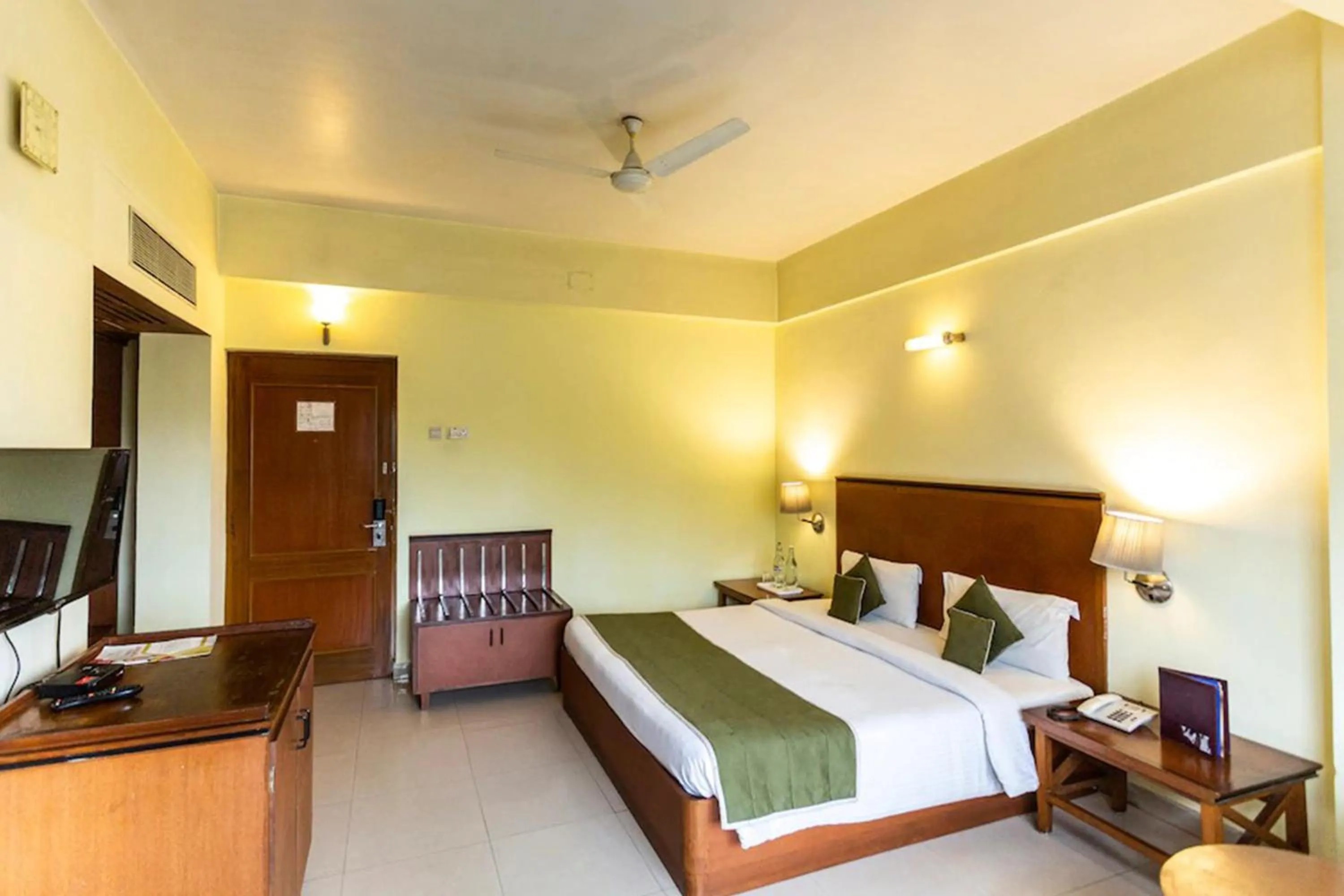 Bedroom, Bed in Peerless Hotel Durgapur
