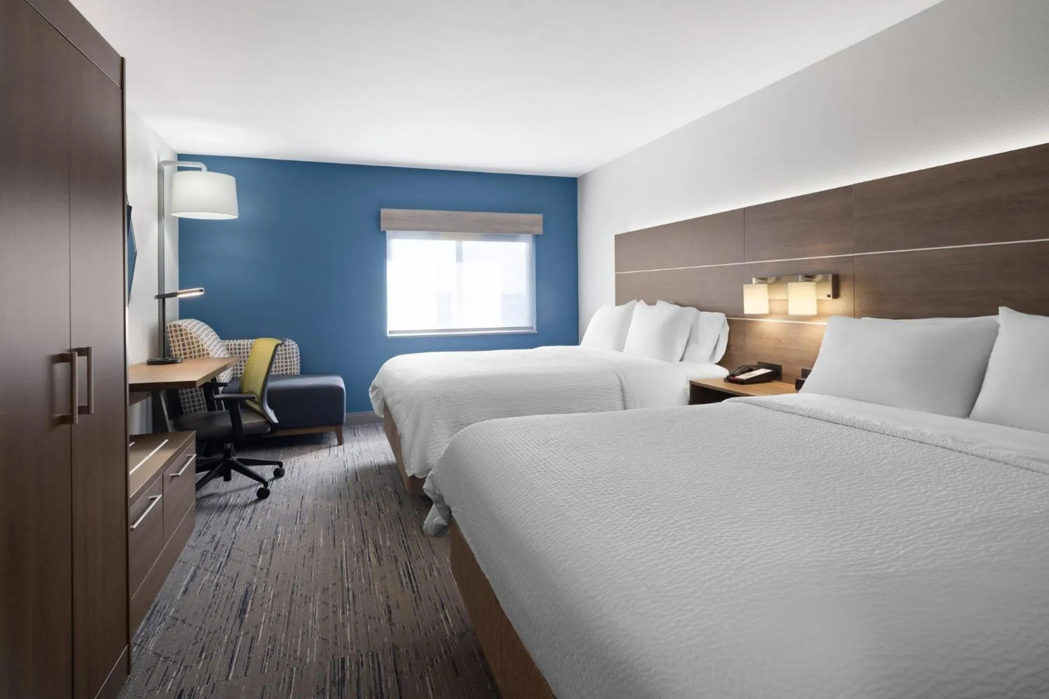 Photo of the whole room, Bed in Holiday Inn Express Sheboygan-Kohler / I-43 by IHG