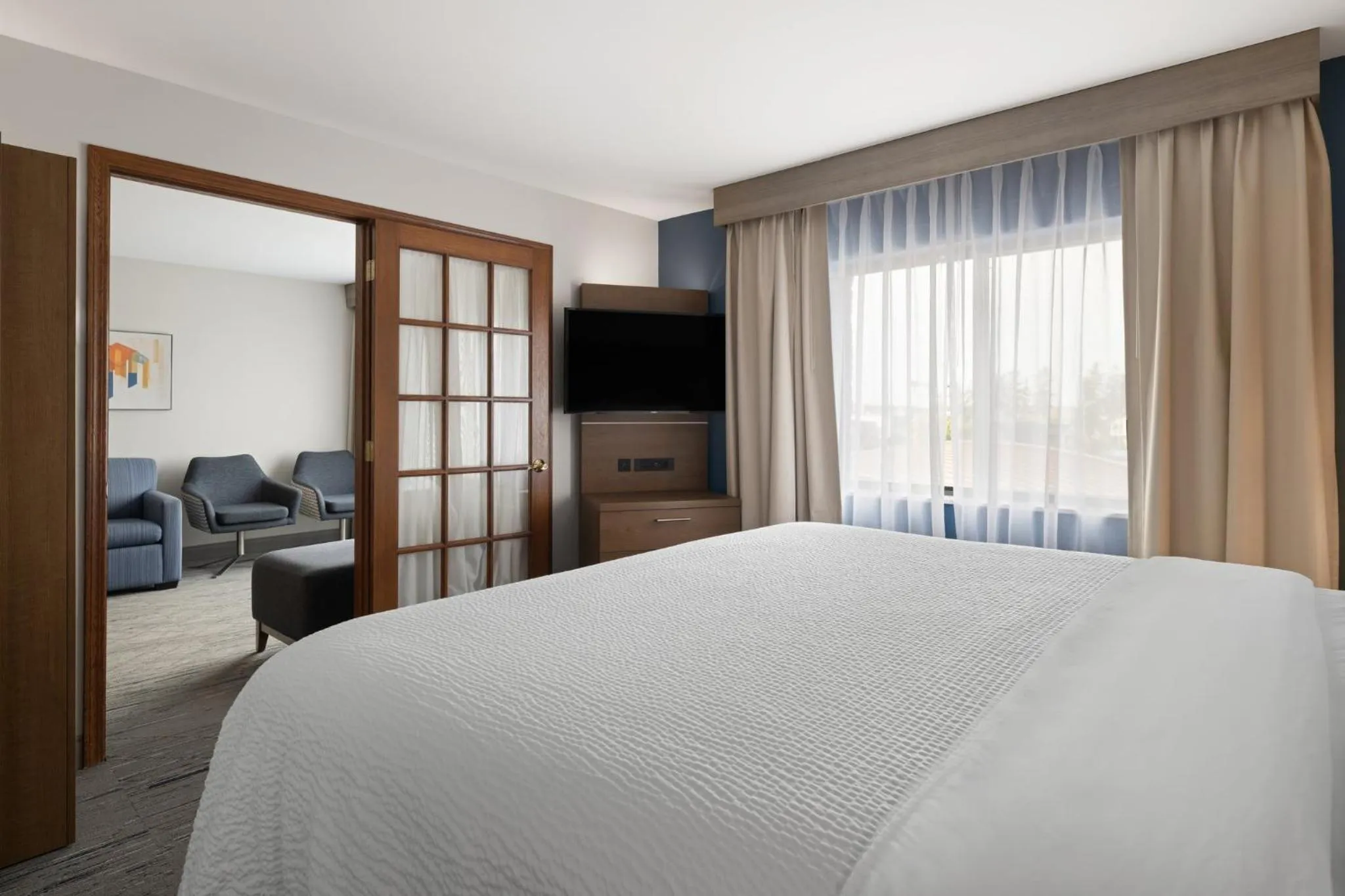 Photo of the whole room, Bed in Holiday Inn Express Sheboygan-Kohler / I-43 by IHG