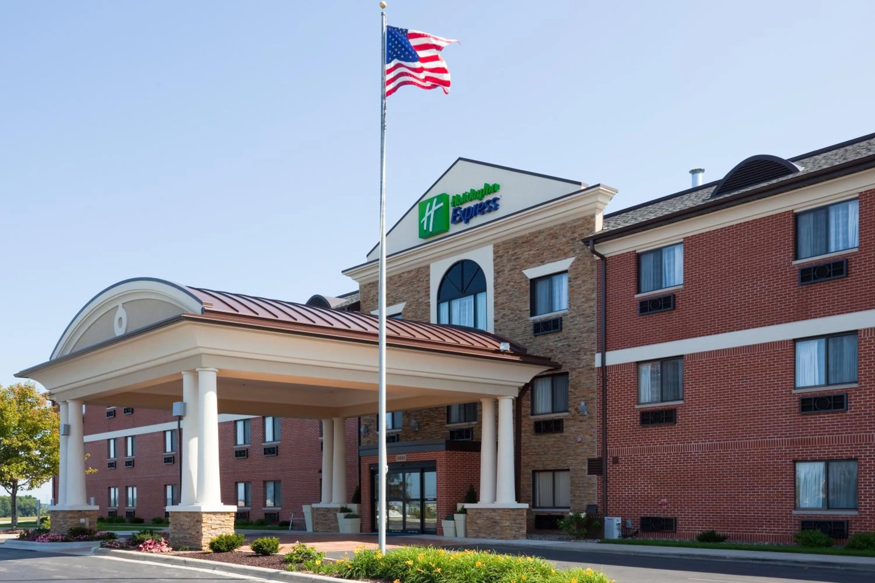 Property building in Holiday Inn Express Sheboygan-Kohler / I-43 by IHG