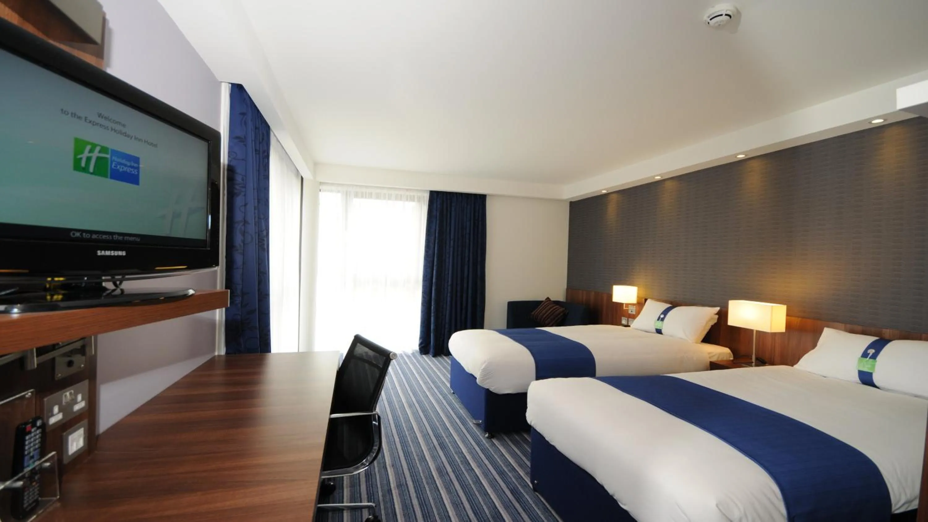 Photo of the whole room in Holiday Inn Express Sheffield City Centre by IHG