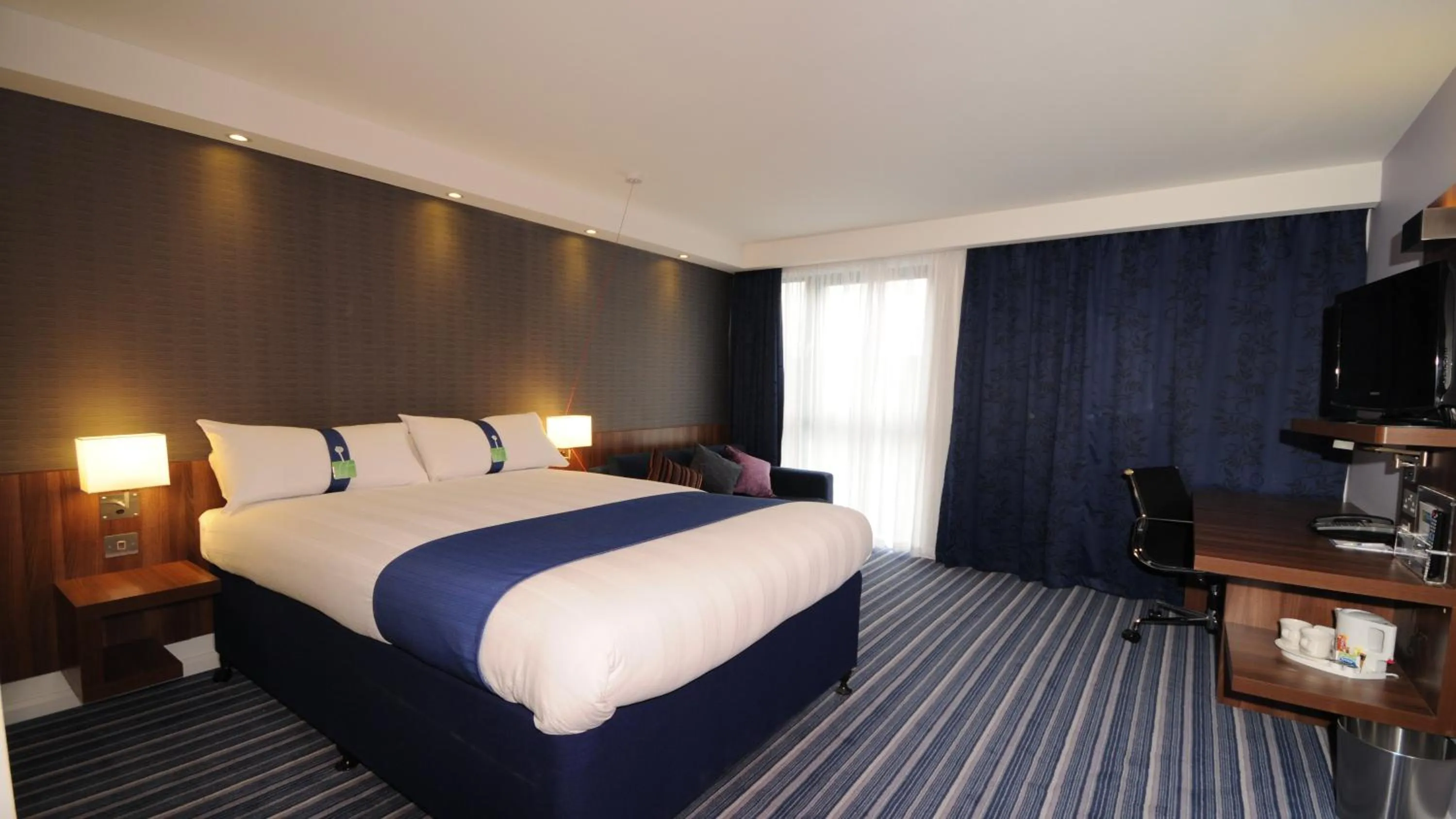 Photo of the whole room in Holiday Inn Express Sheffield City Centre by IHG