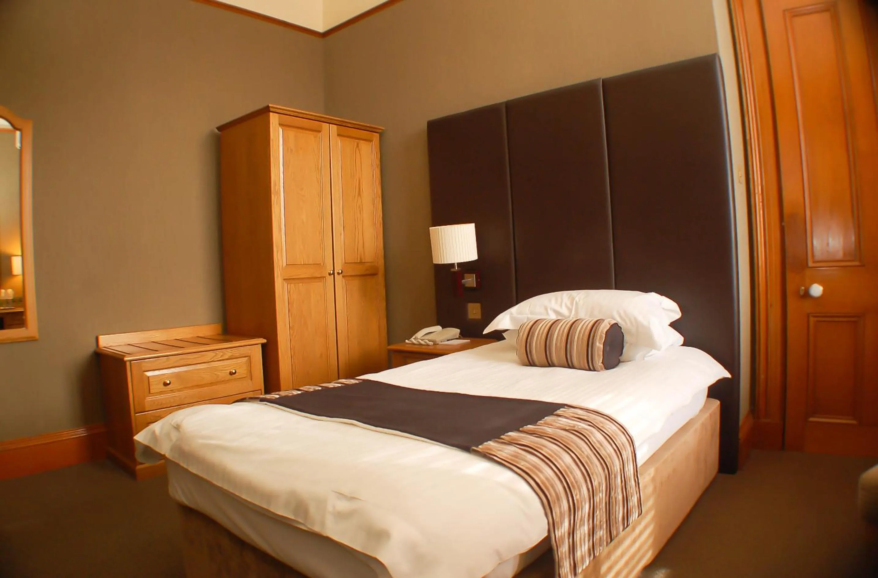 Bed in The Dutch Mill Hotel