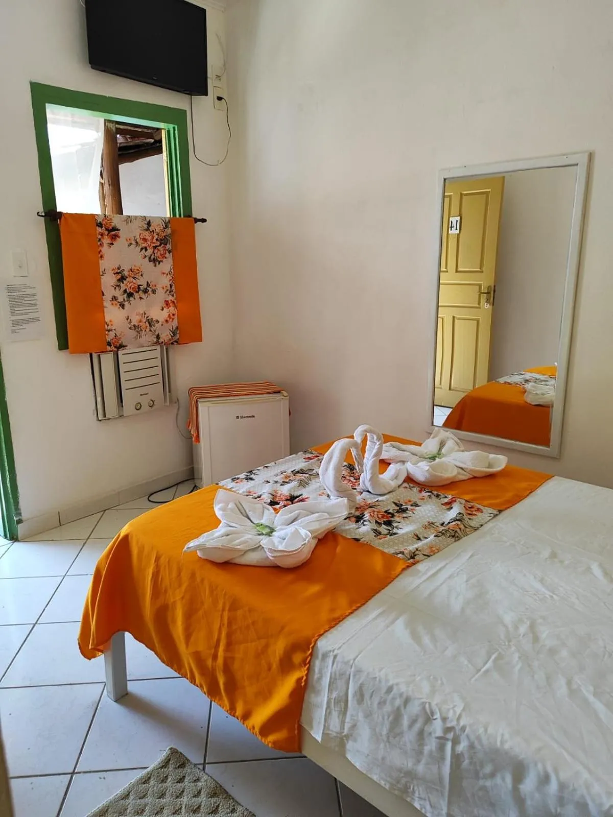 Property building, Bed in Pousada Florescer