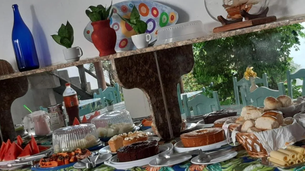 Buffet breakfast in Pousada Florescer