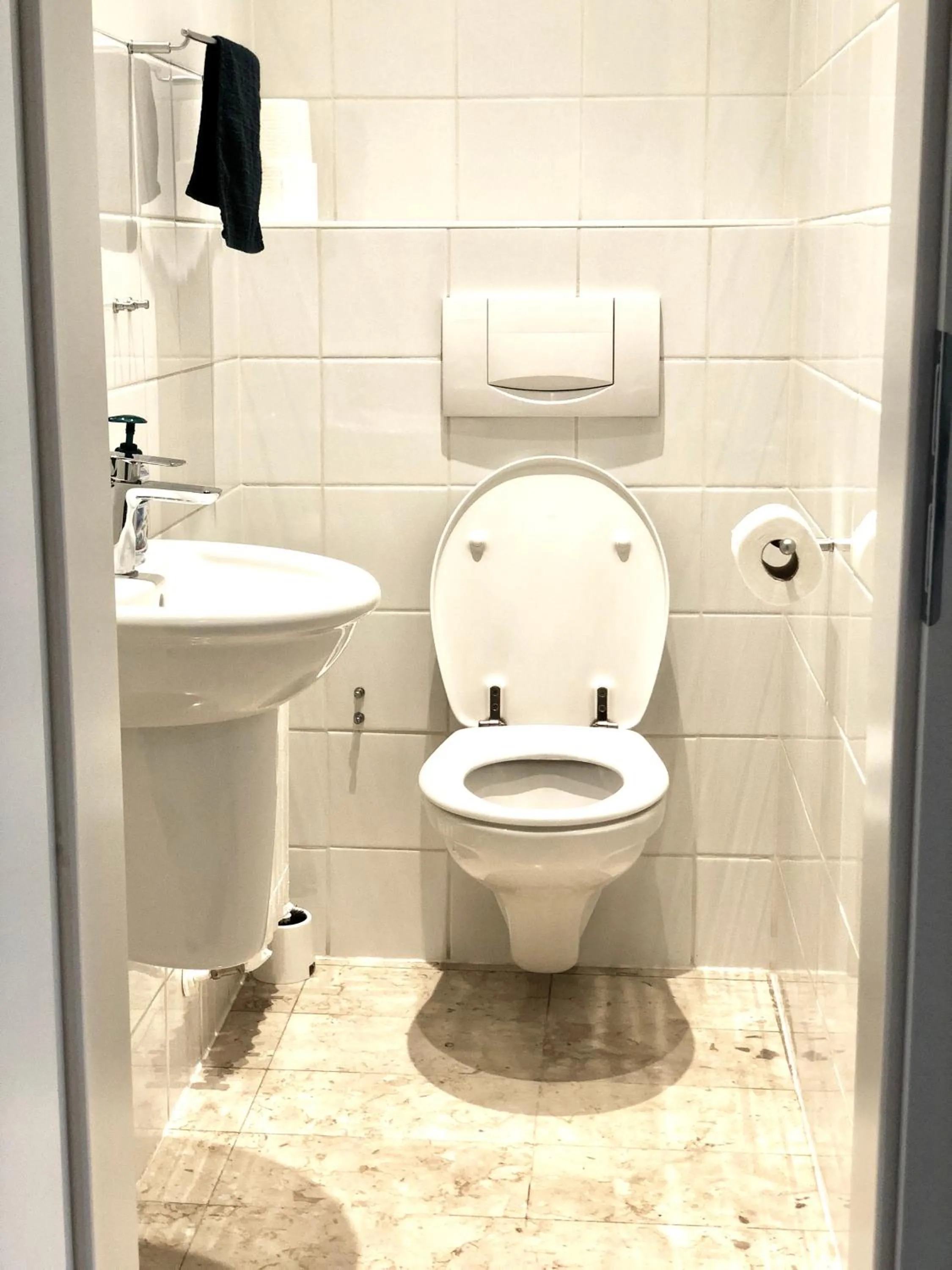 Shower in Spacious flat in the heart of the City Center! Ideal for a family!