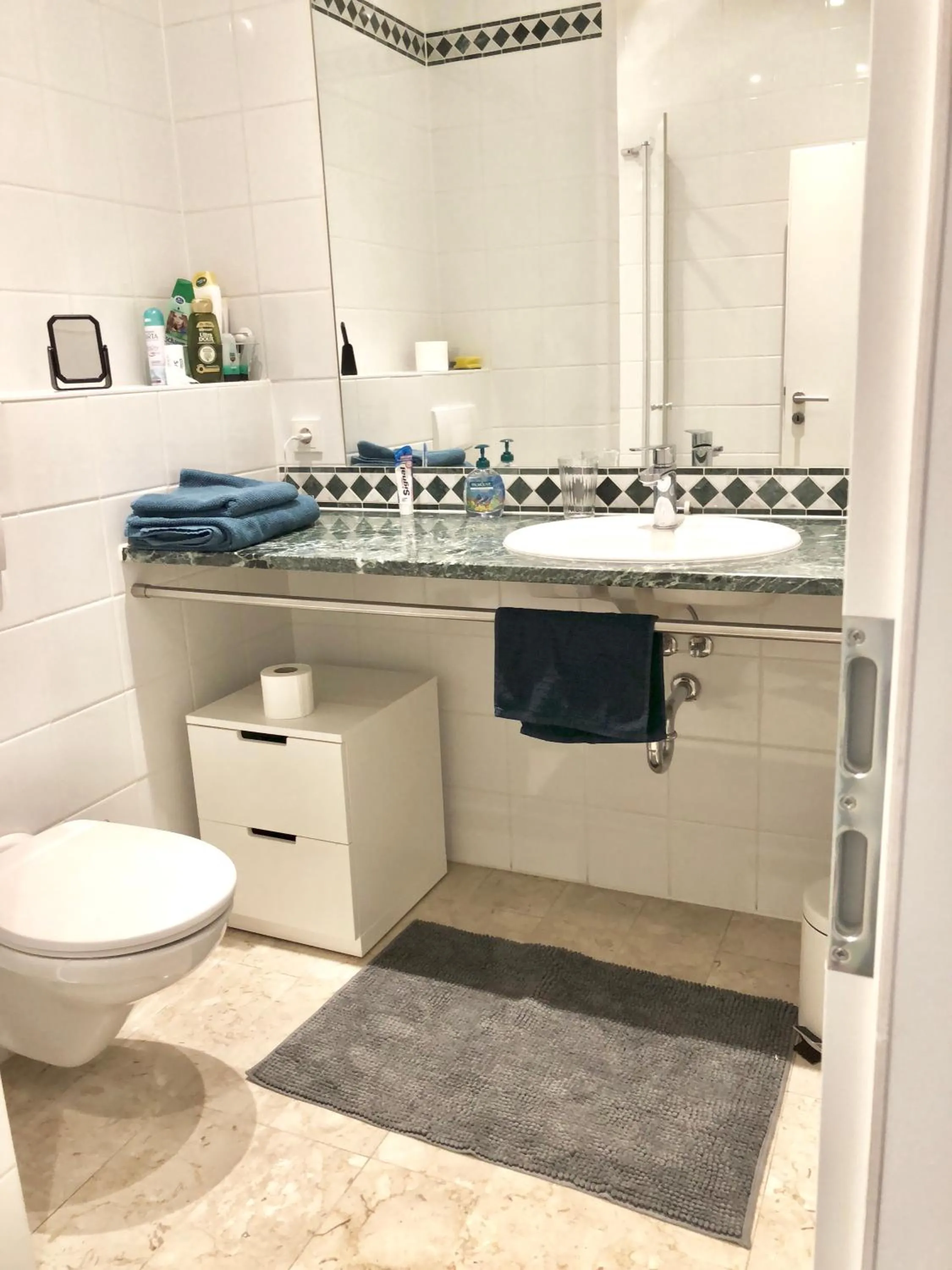 Shower in Spacious flat in the heart of the City Center! Ideal for a family!