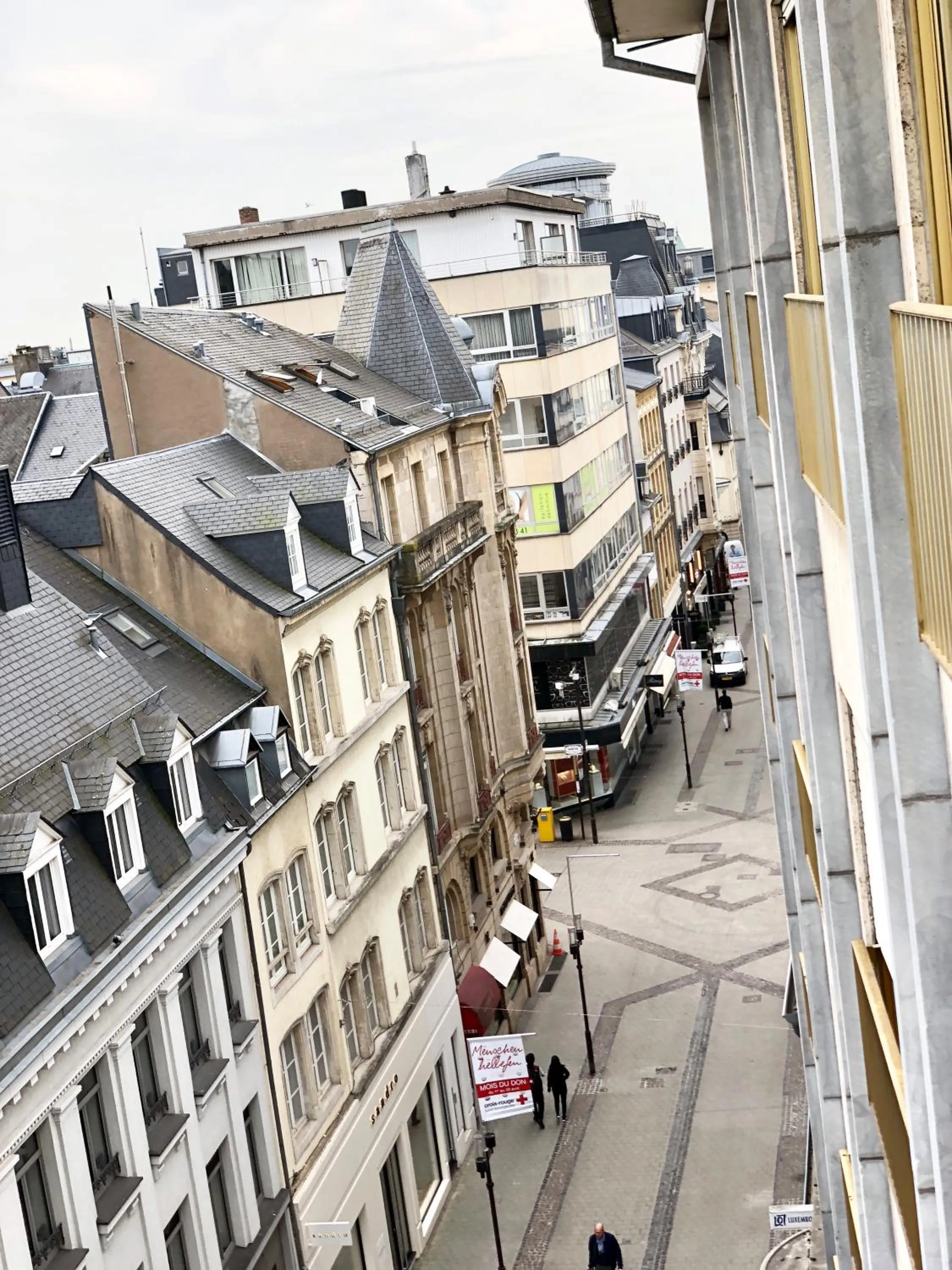 Restaurant/places to eat in Spacious flat in the heart of the City Center! Ideal for a family!