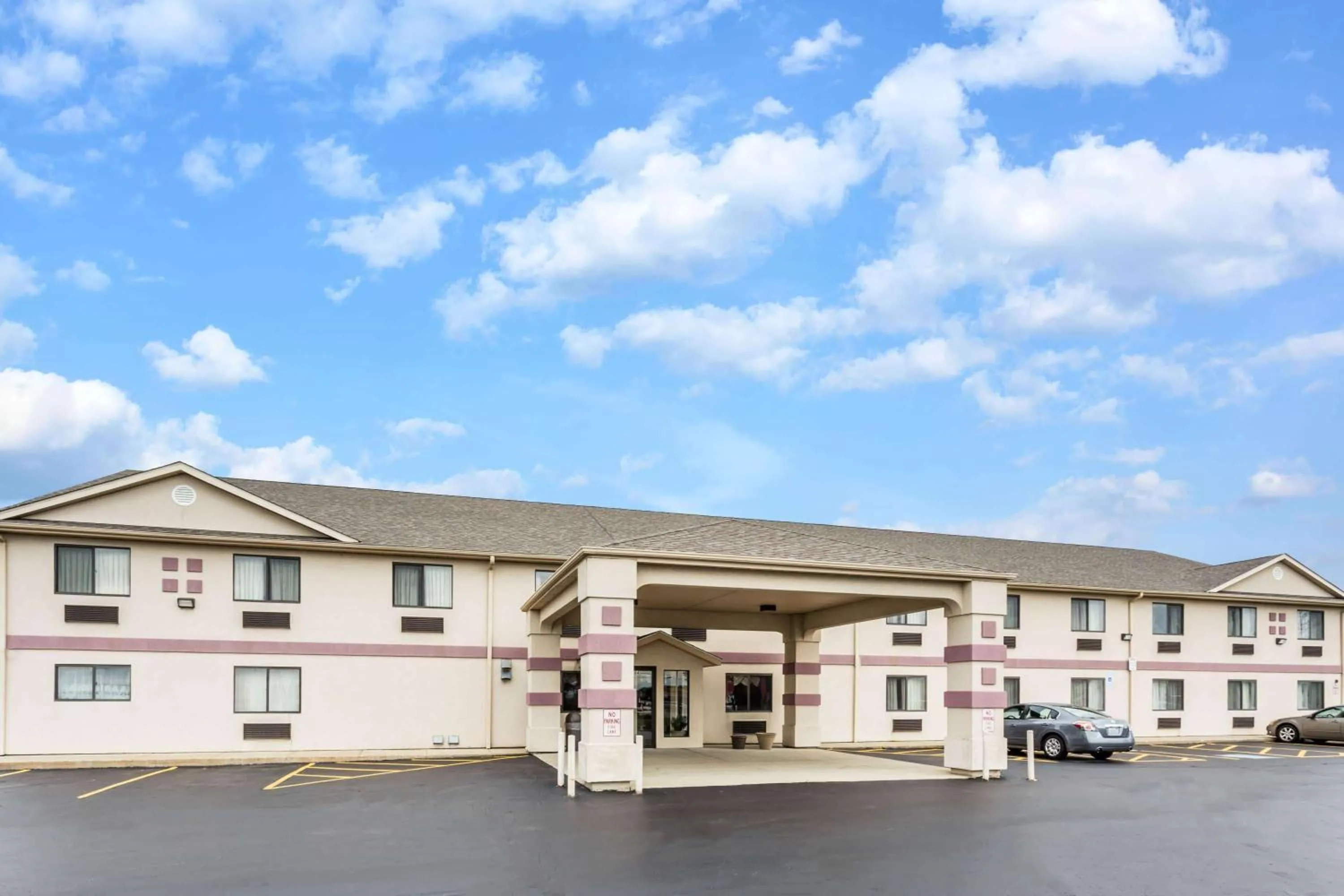 Super 8 by Wyndham Yorkville