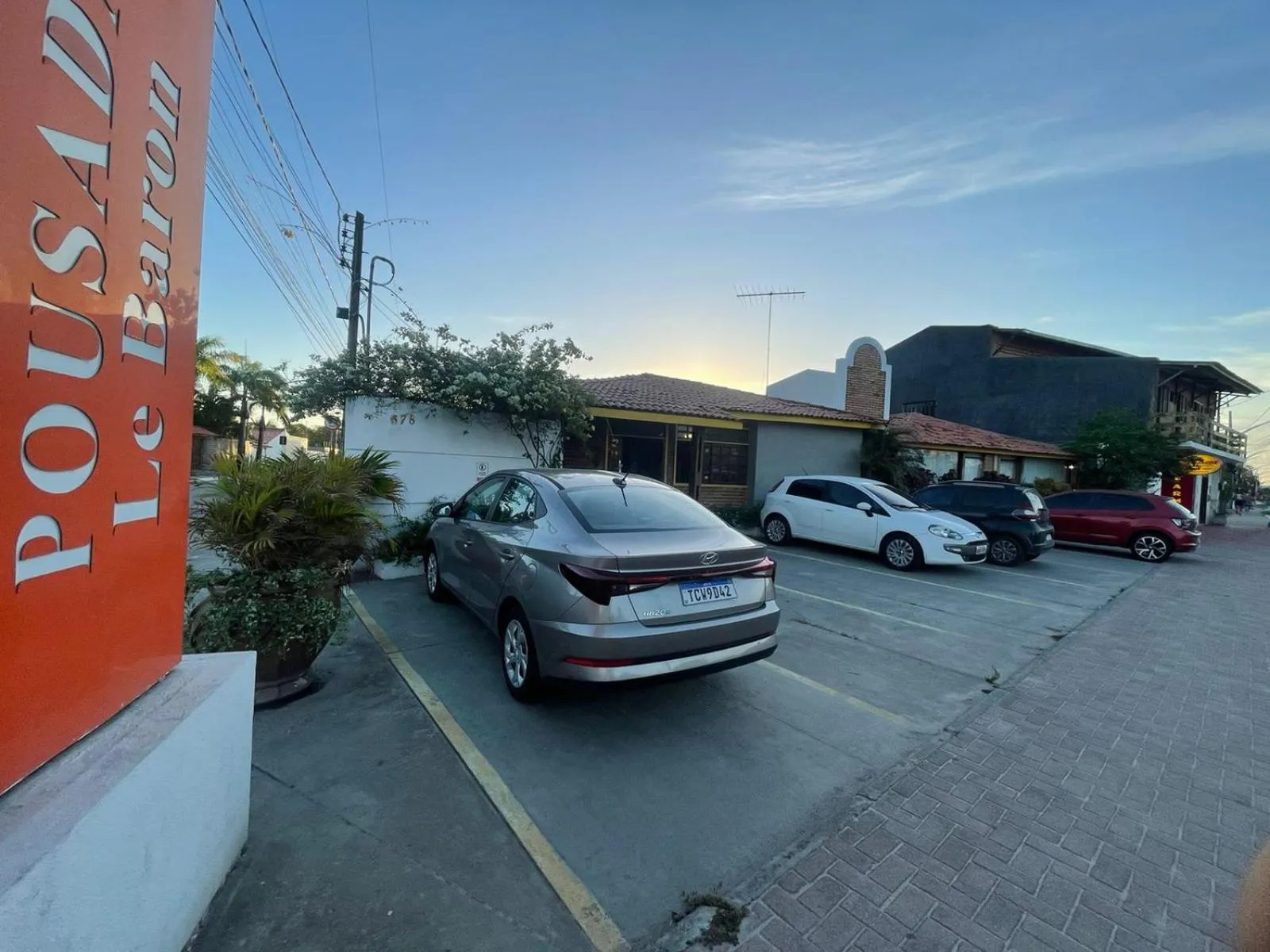 Parking in Pousada Le Baron