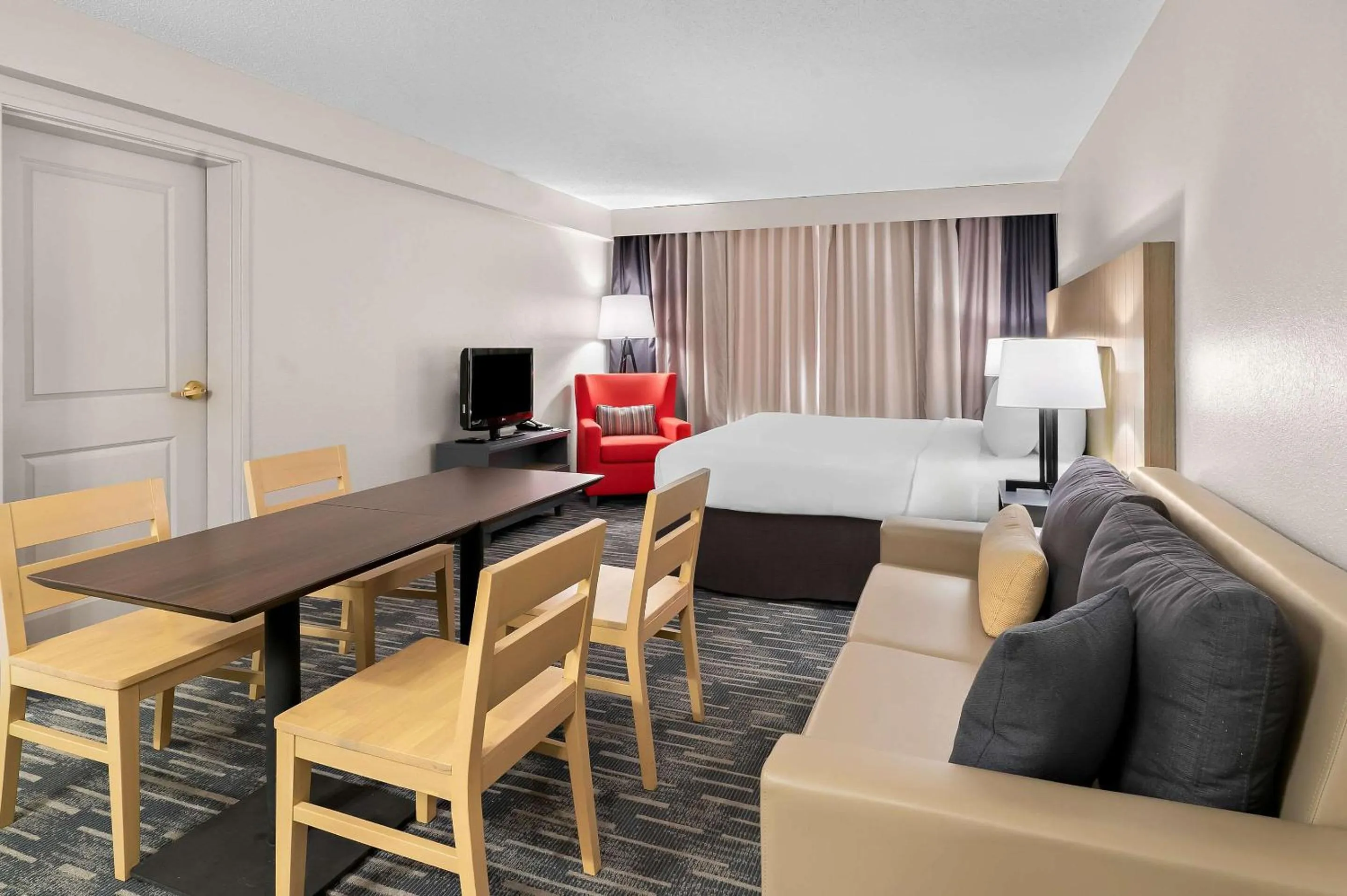 Bedroom in Country Inn & Suites by Radisson, Columbia Airport, SC