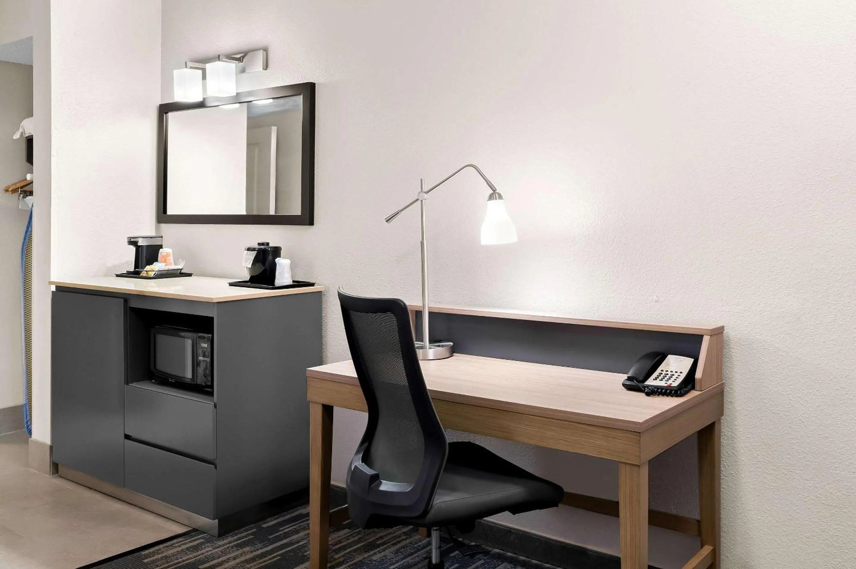 Bedroom in Country Inn & Suites by Radisson, Columbia Airport, SC