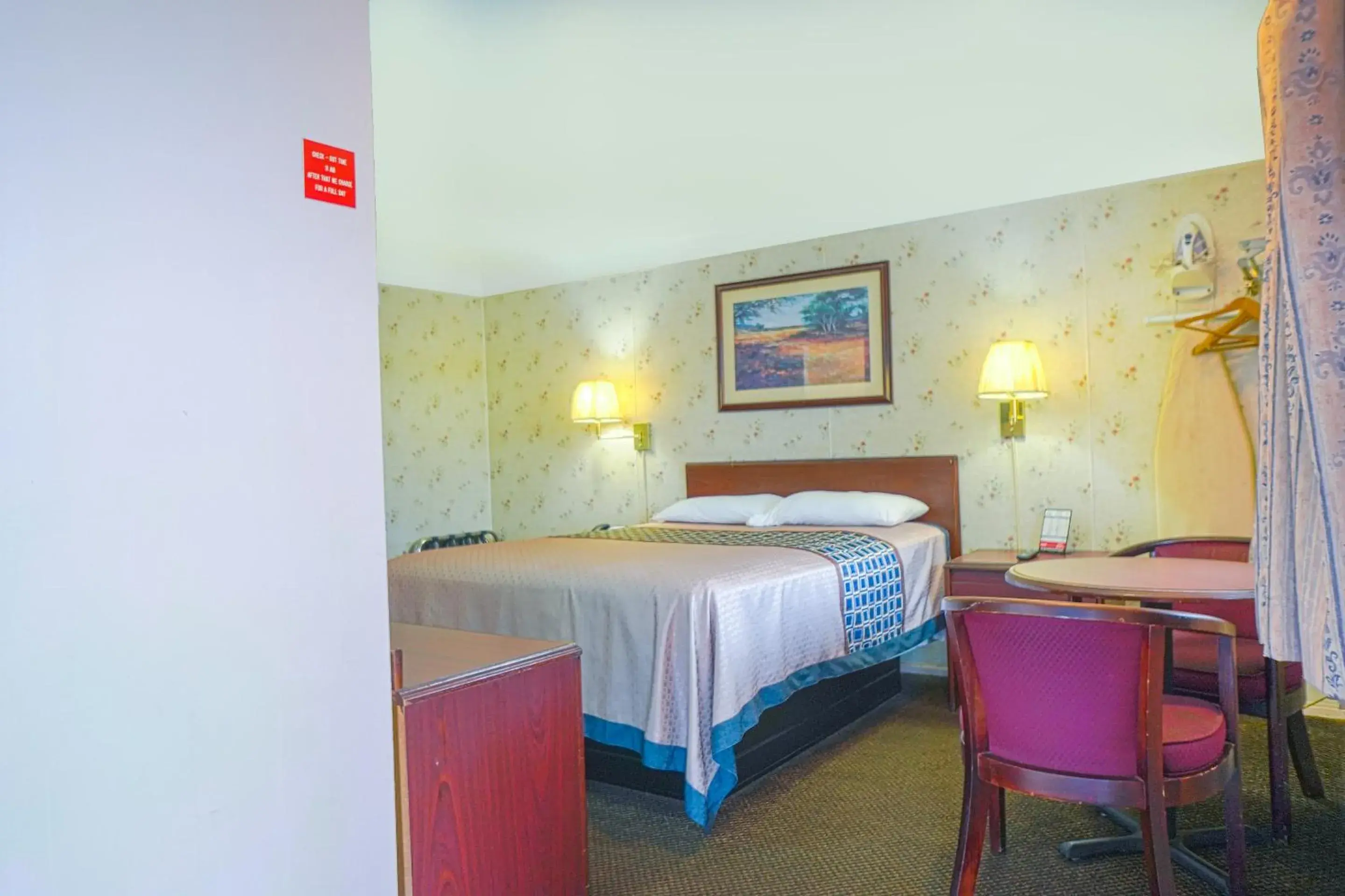 Queen Room in Bay Motel By OYO Bay City Queen Room in Bay Motel By OYO Bay City