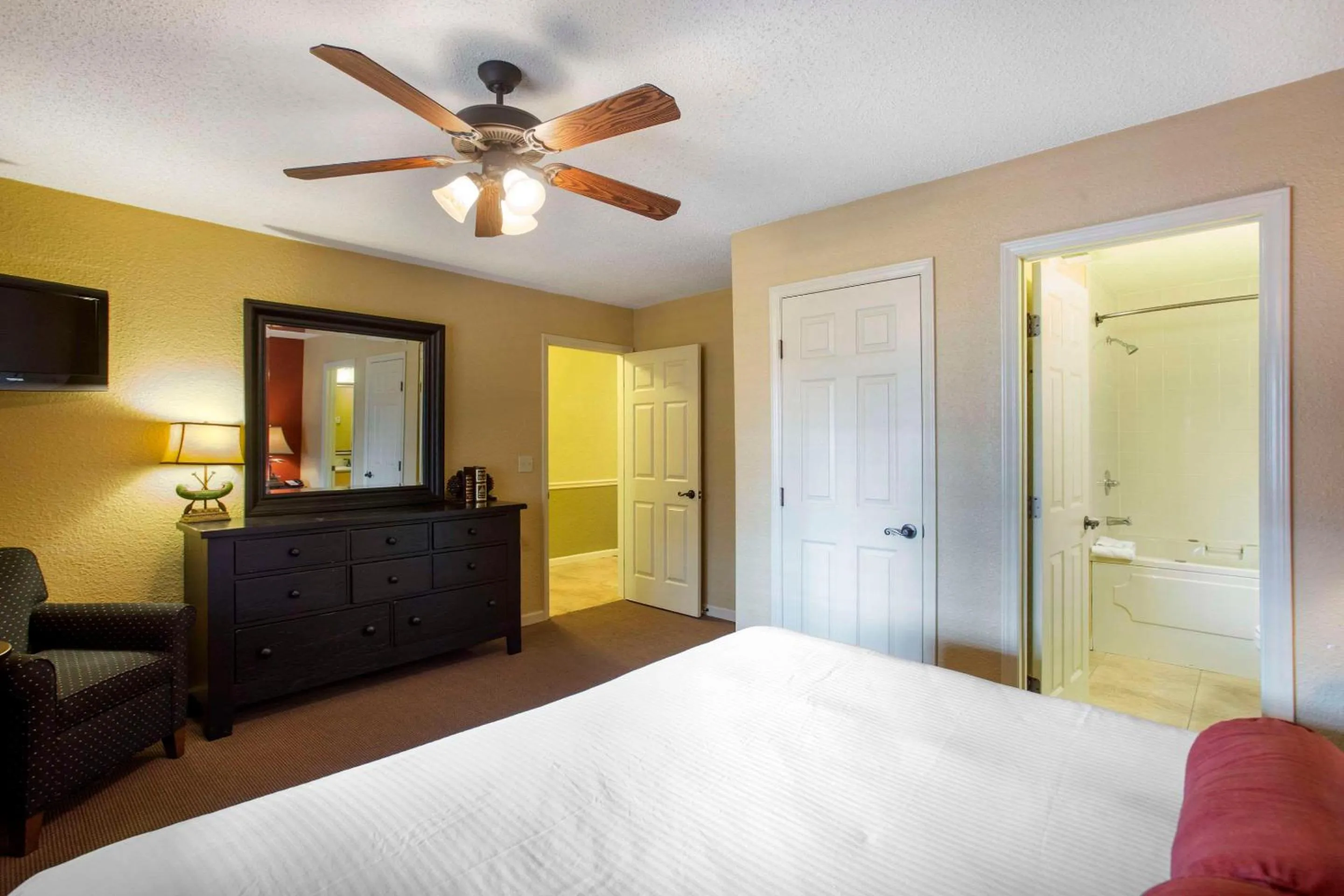 Bedroom, Bed in Bluegreen Vacations Blue Ridge Village, an Ascend Collection Resort