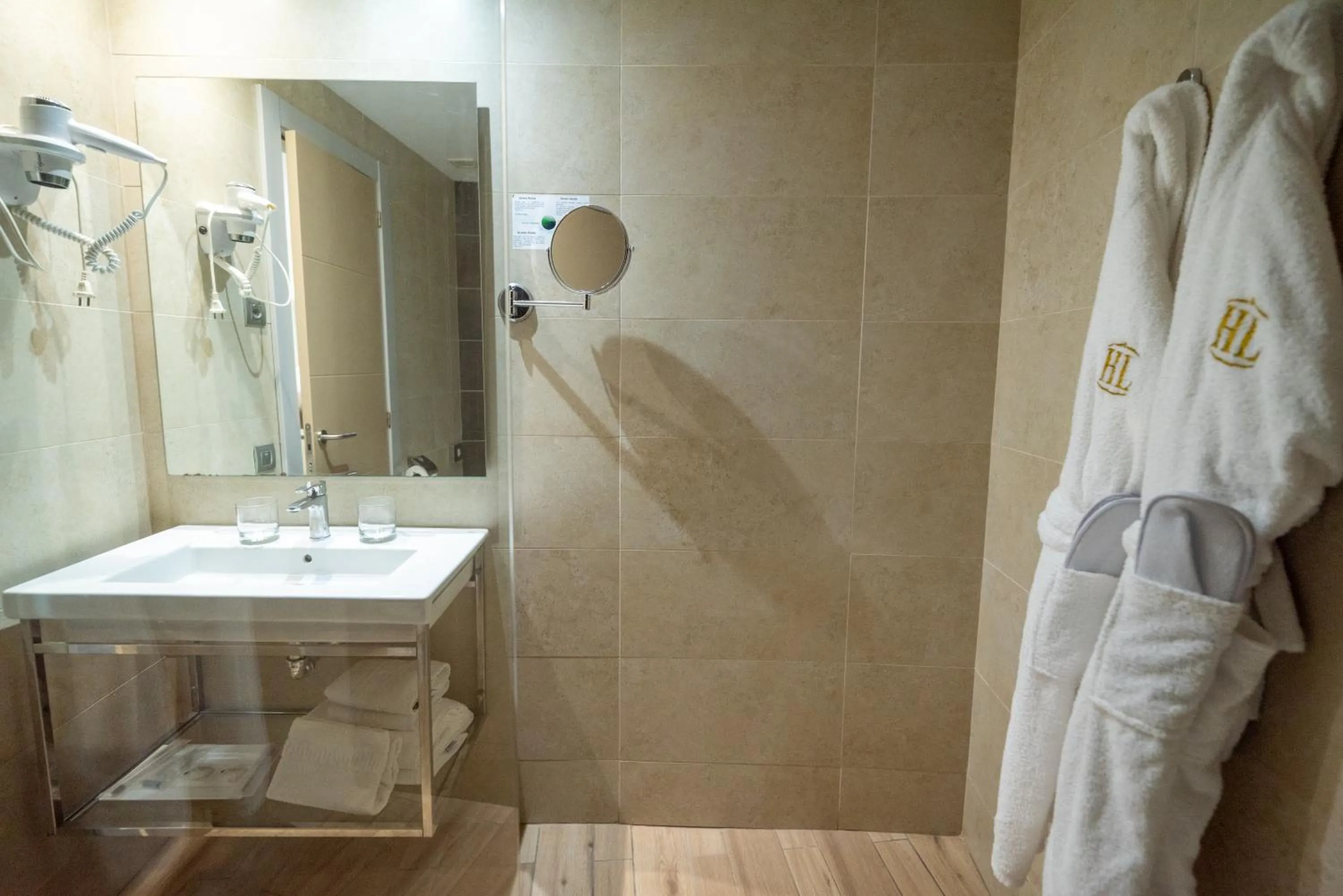 HL Suite Nardos - Only Adults