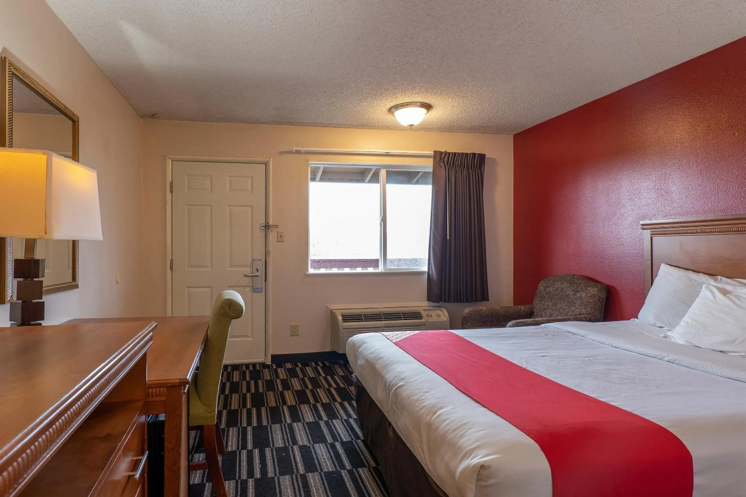 Bedroom, Bed in OYO Hotel Chehalis I-5 South