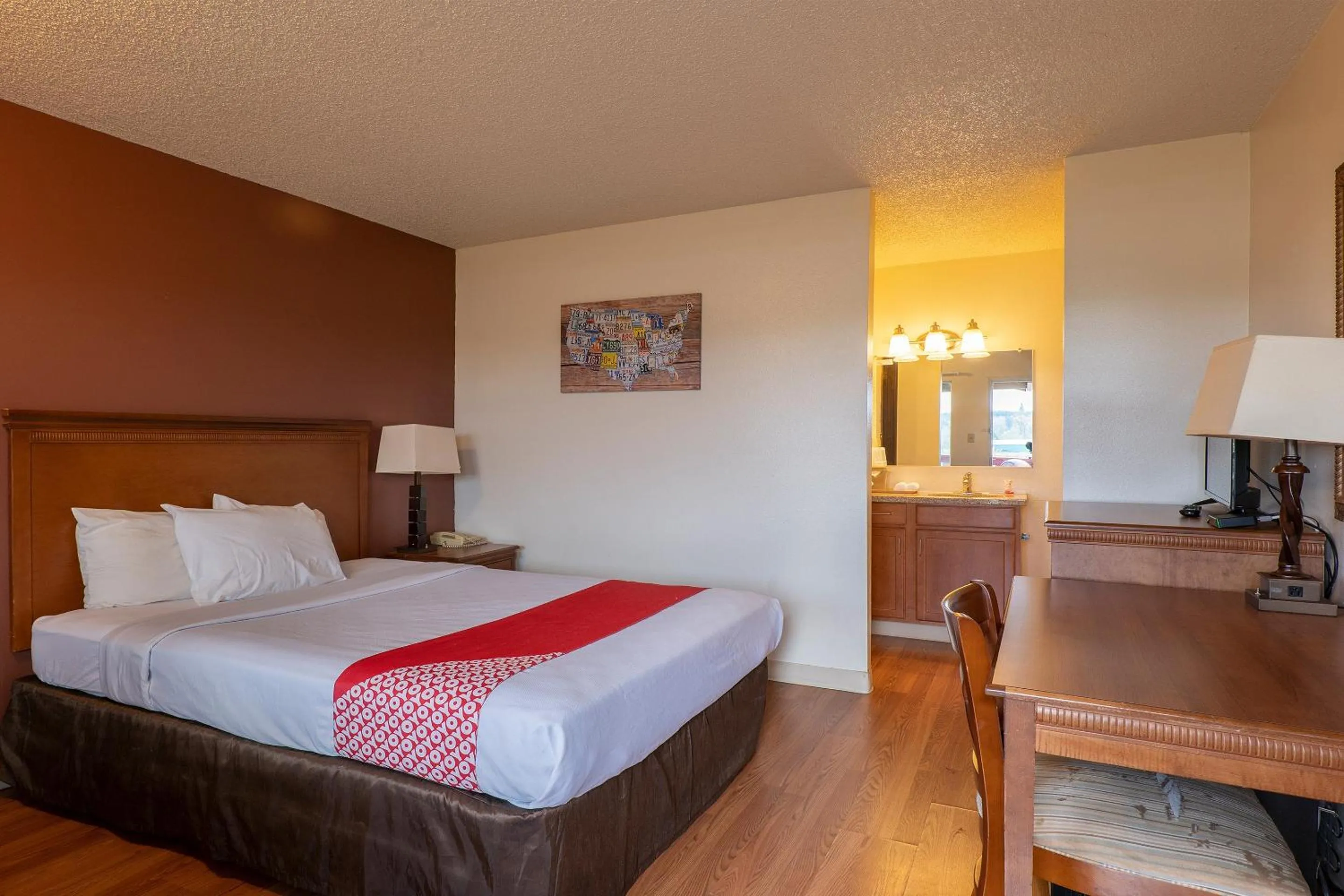 Bedroom, Bed in OYO Hotel Chehalis I-5 South