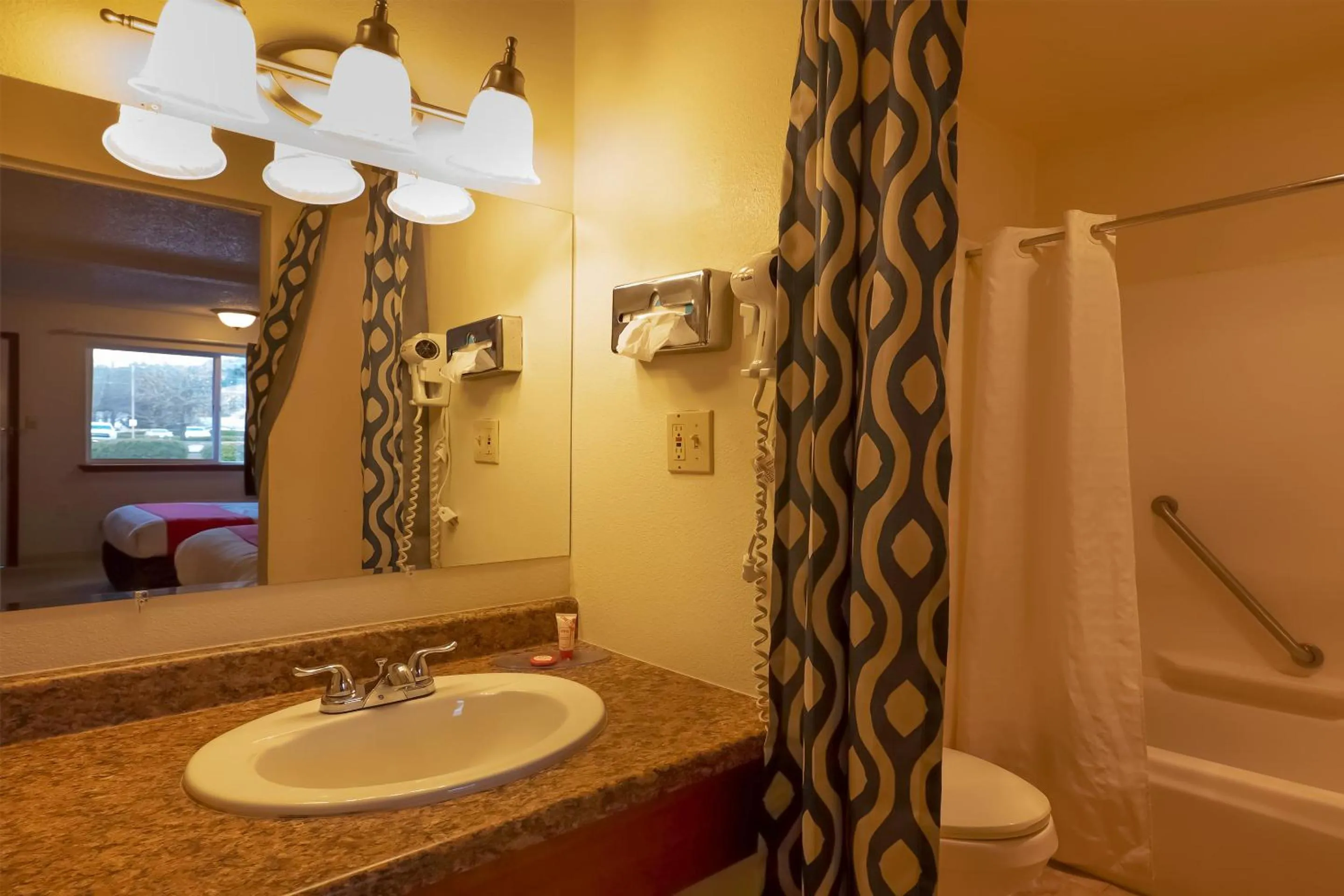 Bathroom in OYO Hotel Chehalis I-5 South