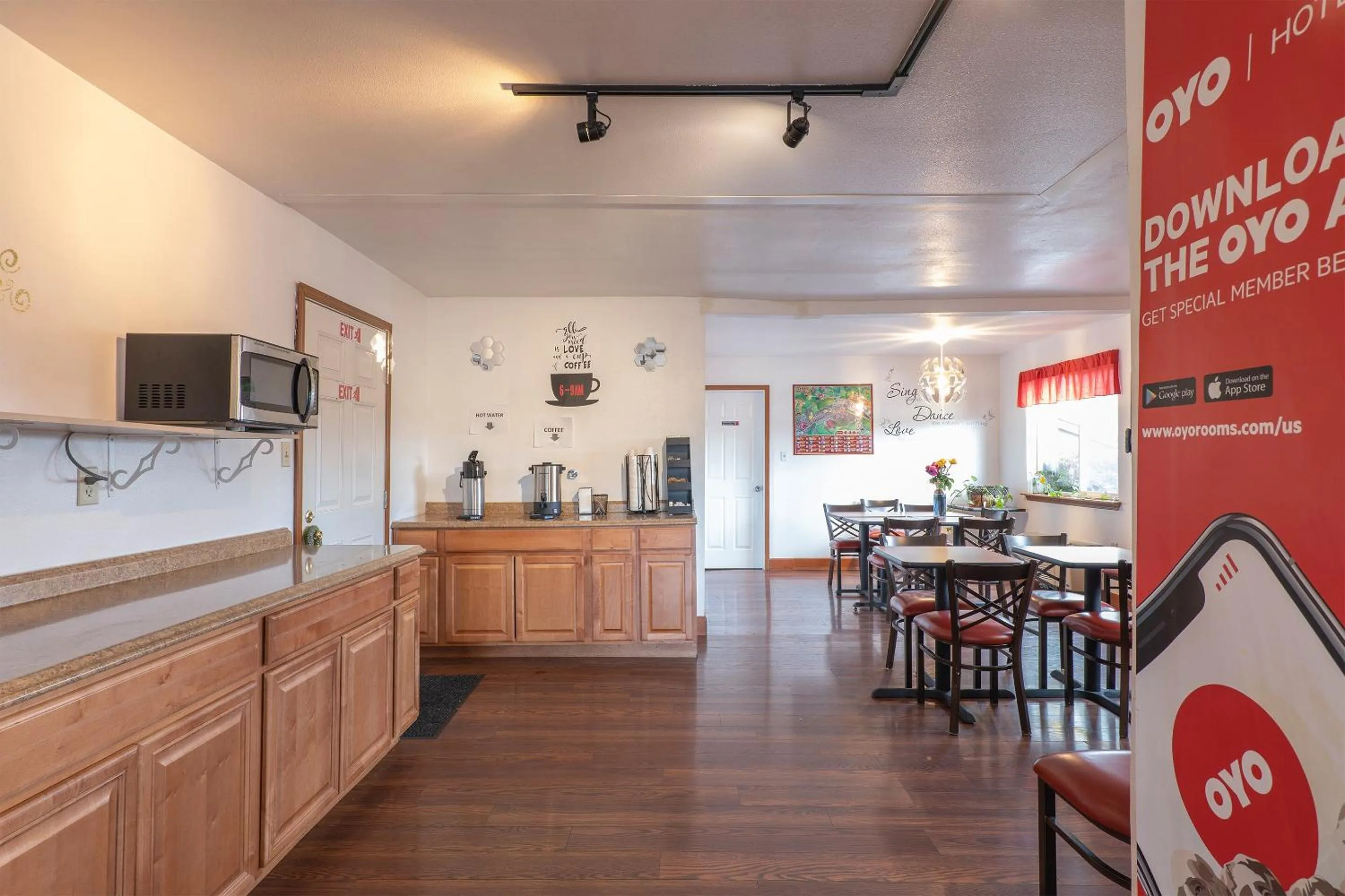 Dining area in OYO Hotel Chehalis I-5 South