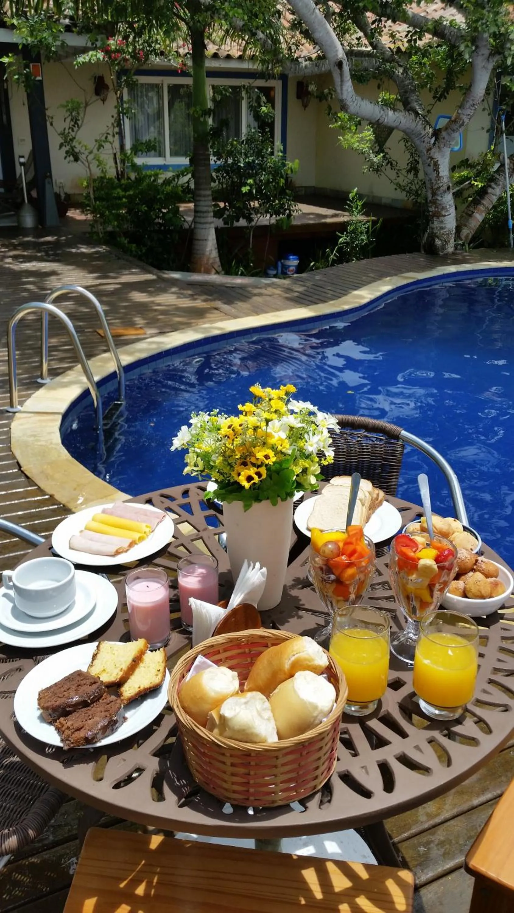Pool view in Ferradura Parque Pousada