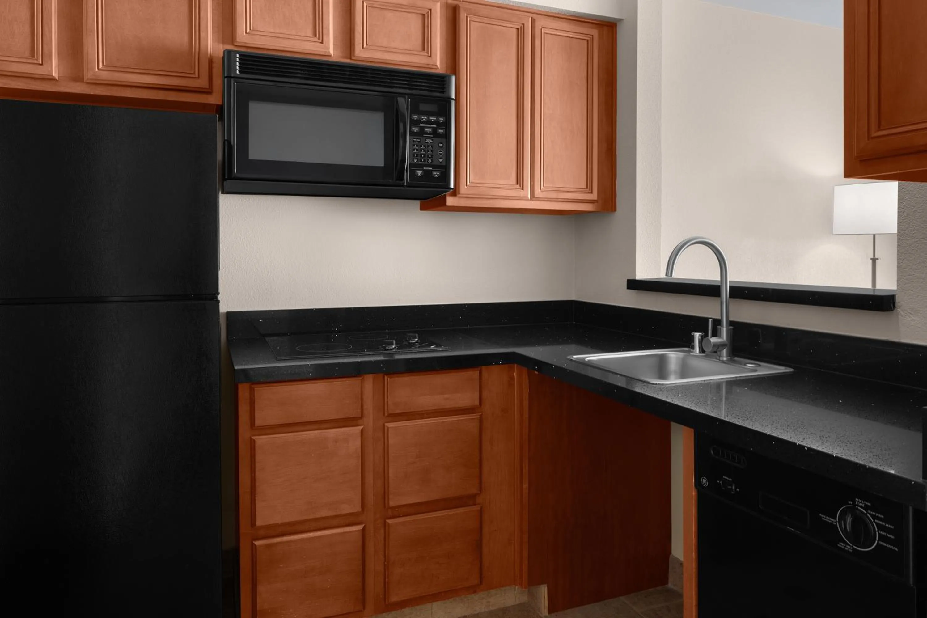 Kitchen or kitchenette in Larkspur Landing Extended Stay Suites Roseville
