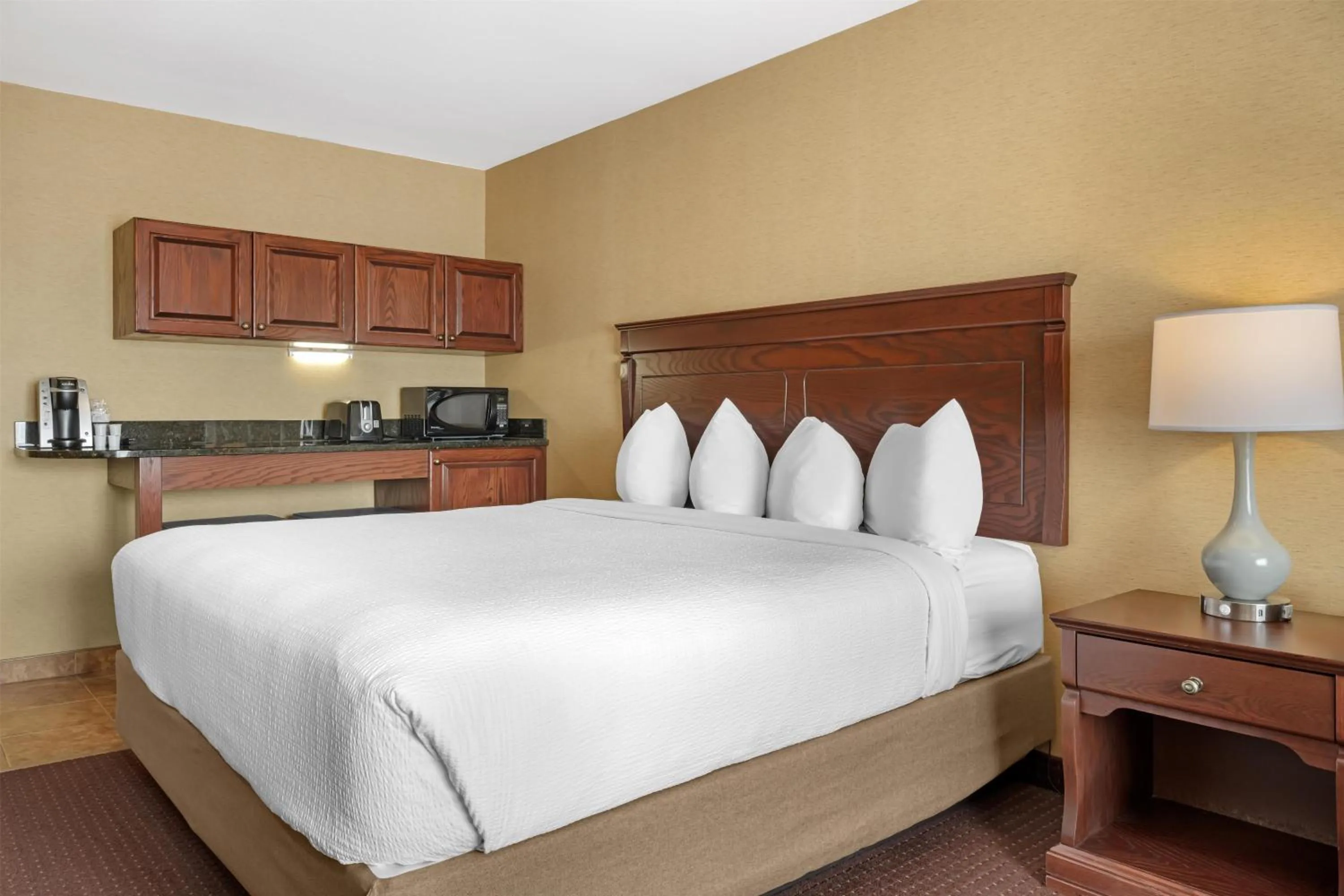 Bedroom, Bed in Best Western Plus Fredericton Hotel & Suites