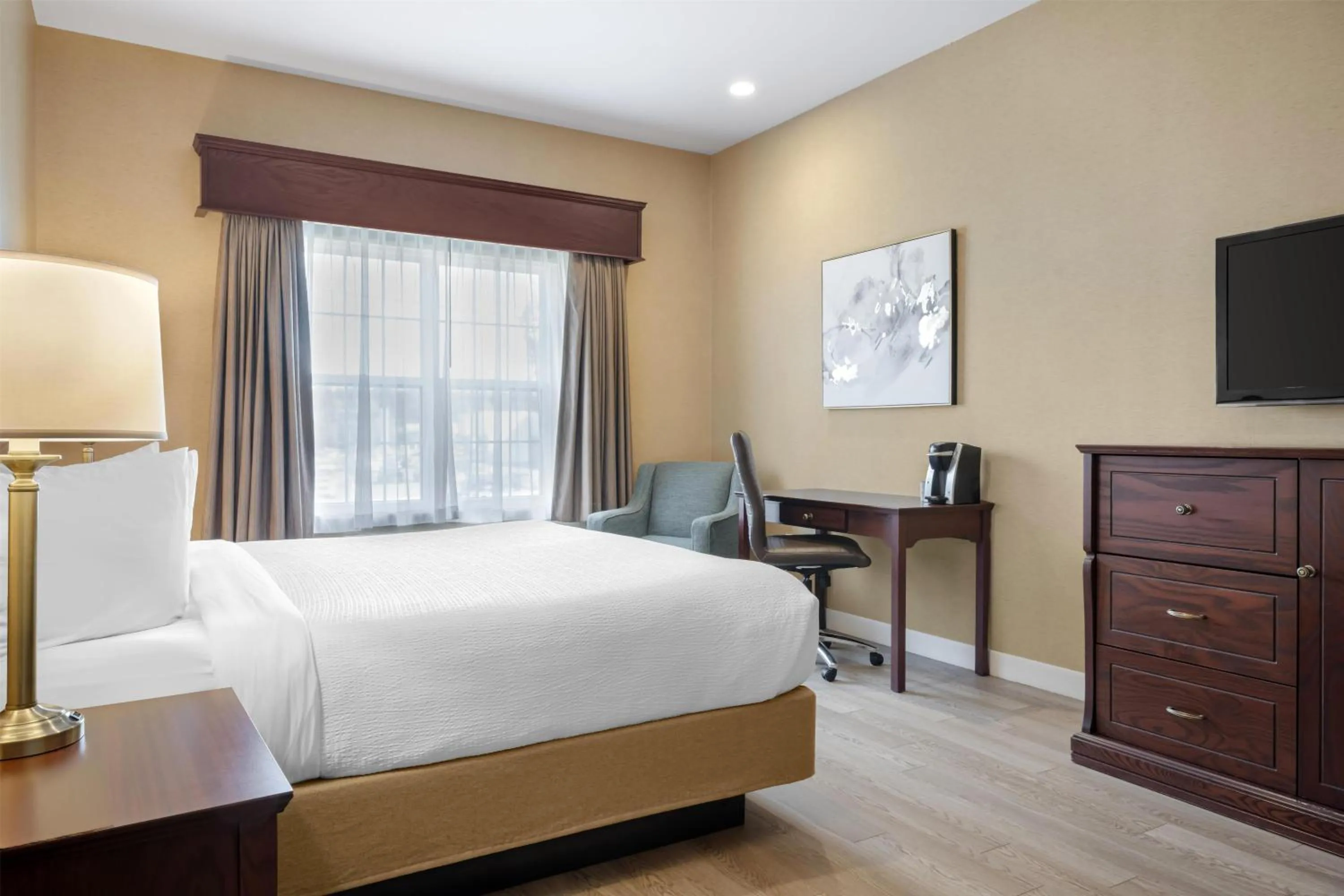 Bedroom, Bed in Best Western Plus Fredericton Hotel & Suites