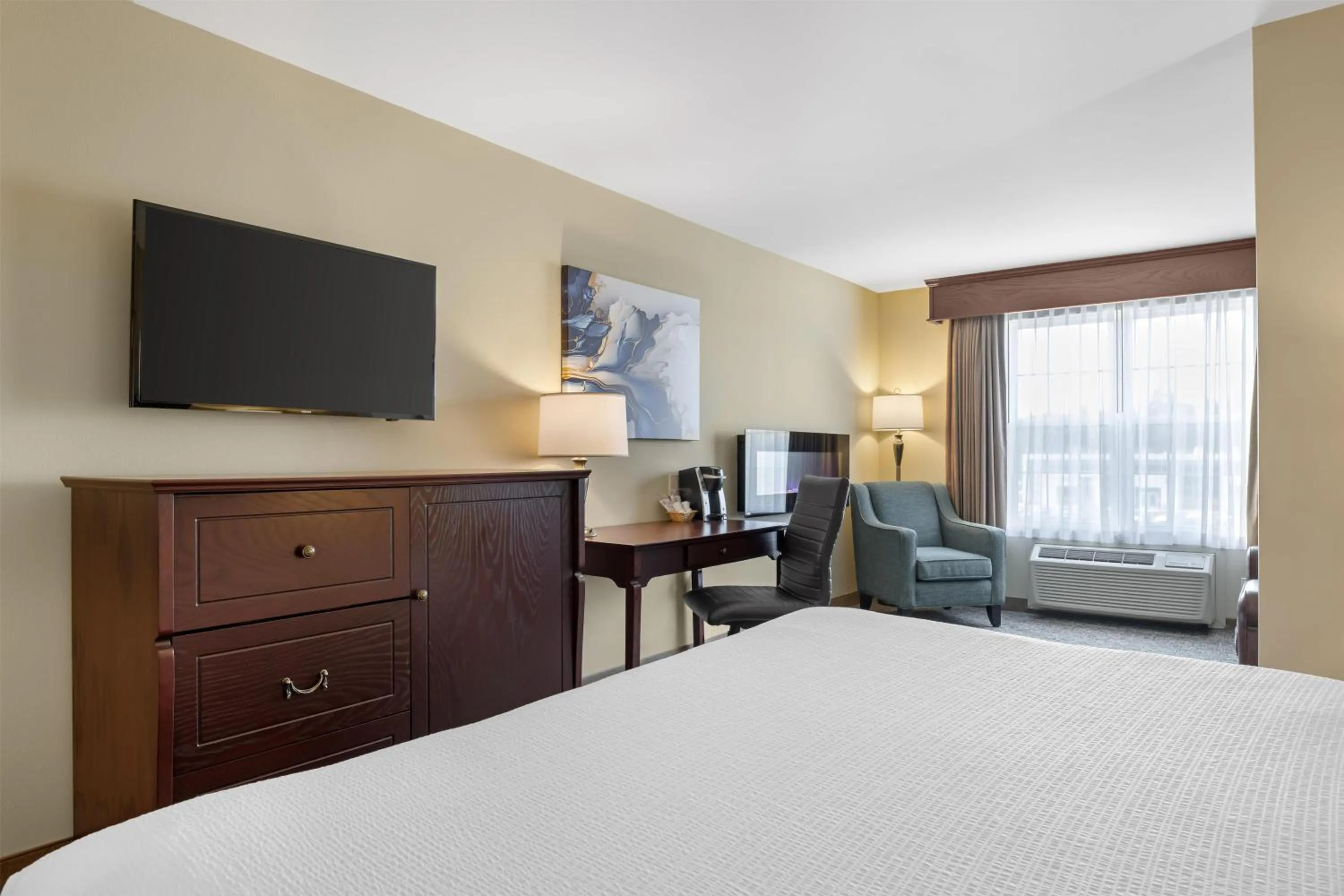 Bedroom, Bed in Best Western Plus Fredericton Hotel & Suites