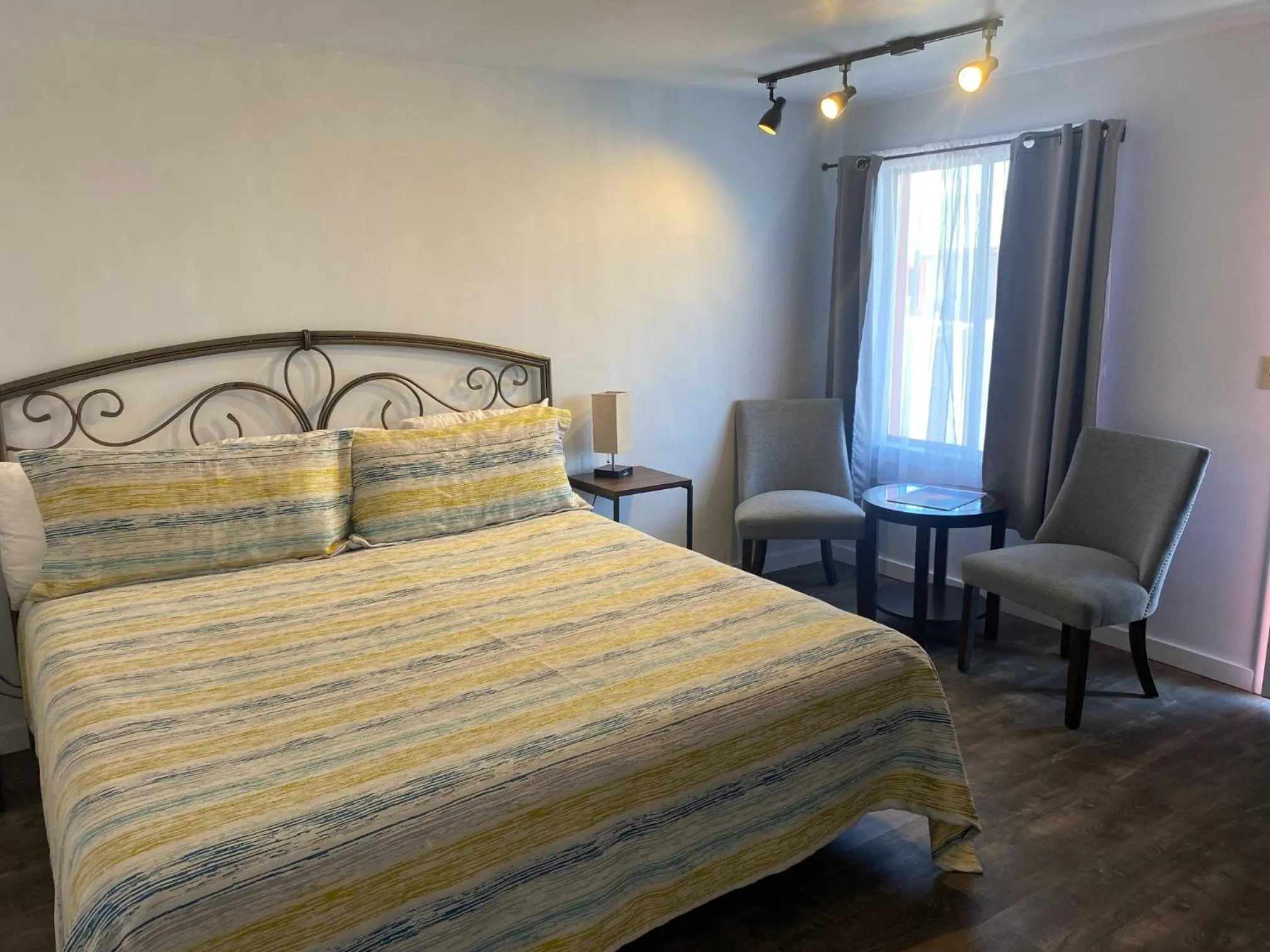 Bed in Lamplighter Lodge