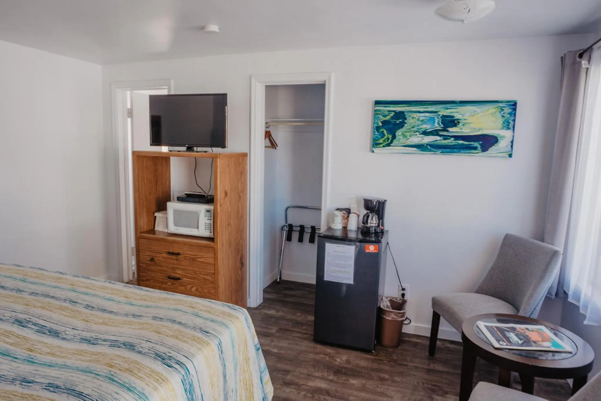 Bedroom, Bed in Lamplighter Lodge