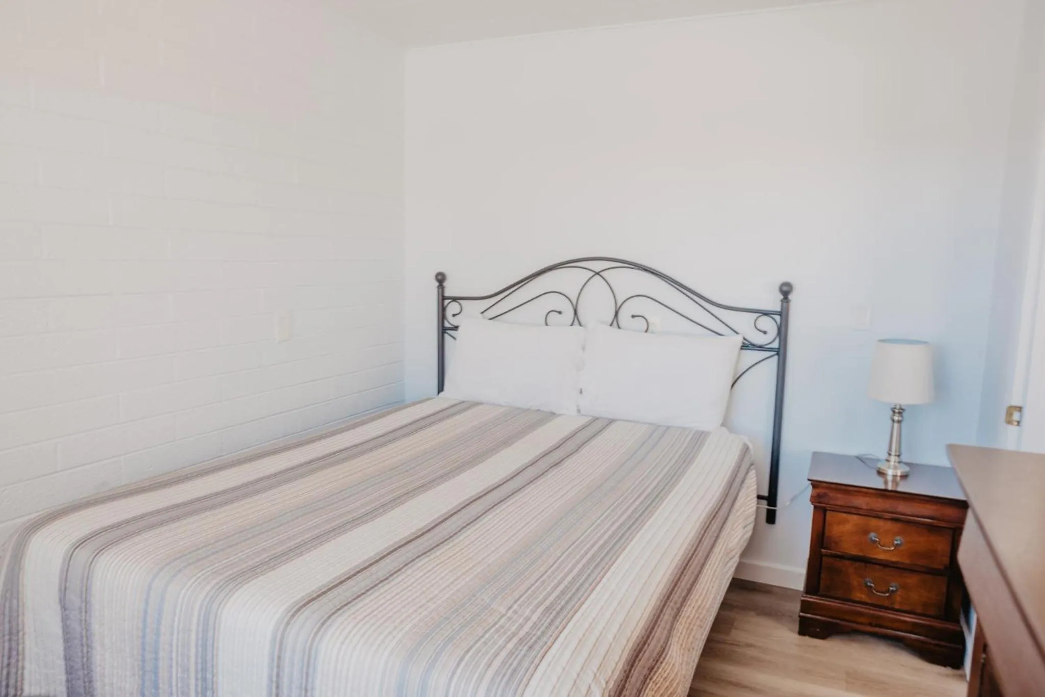 Bed in Lamplighter Lodge