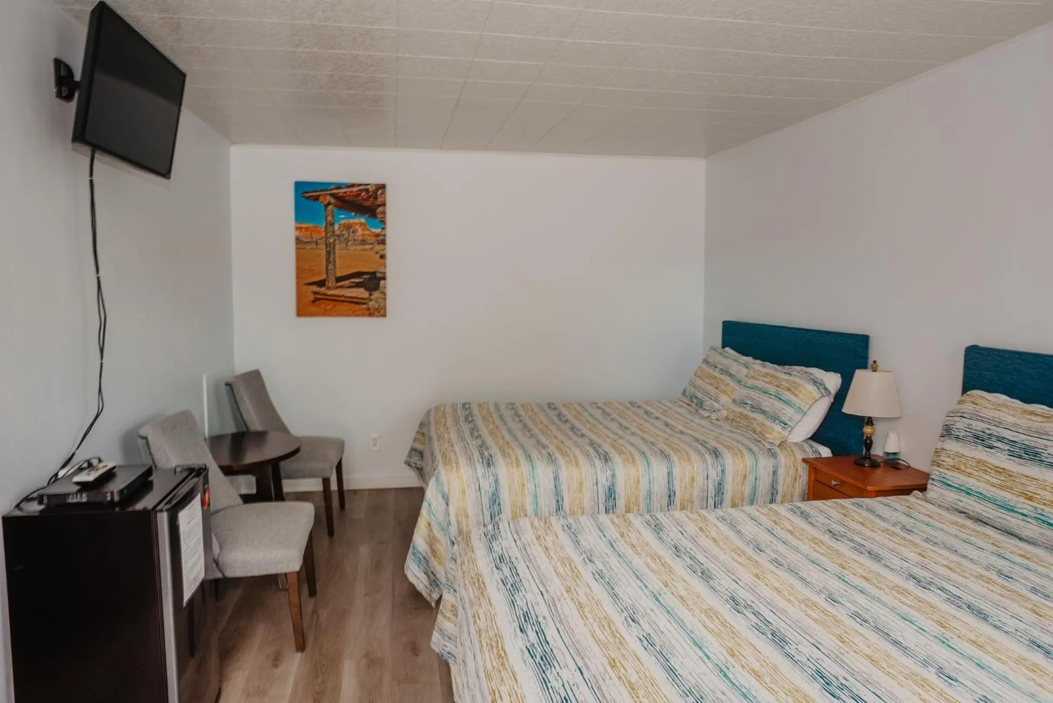 Bedroom, Bed in Lamplighter Lodge