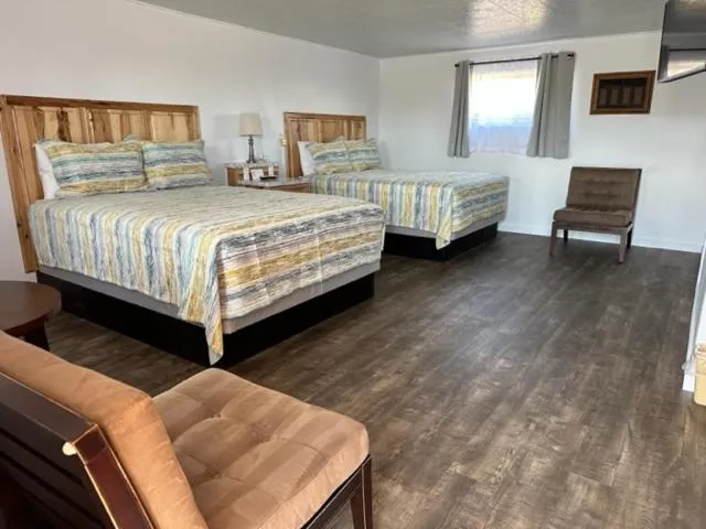 Bedroom, Bed in Lamplighter Lodge