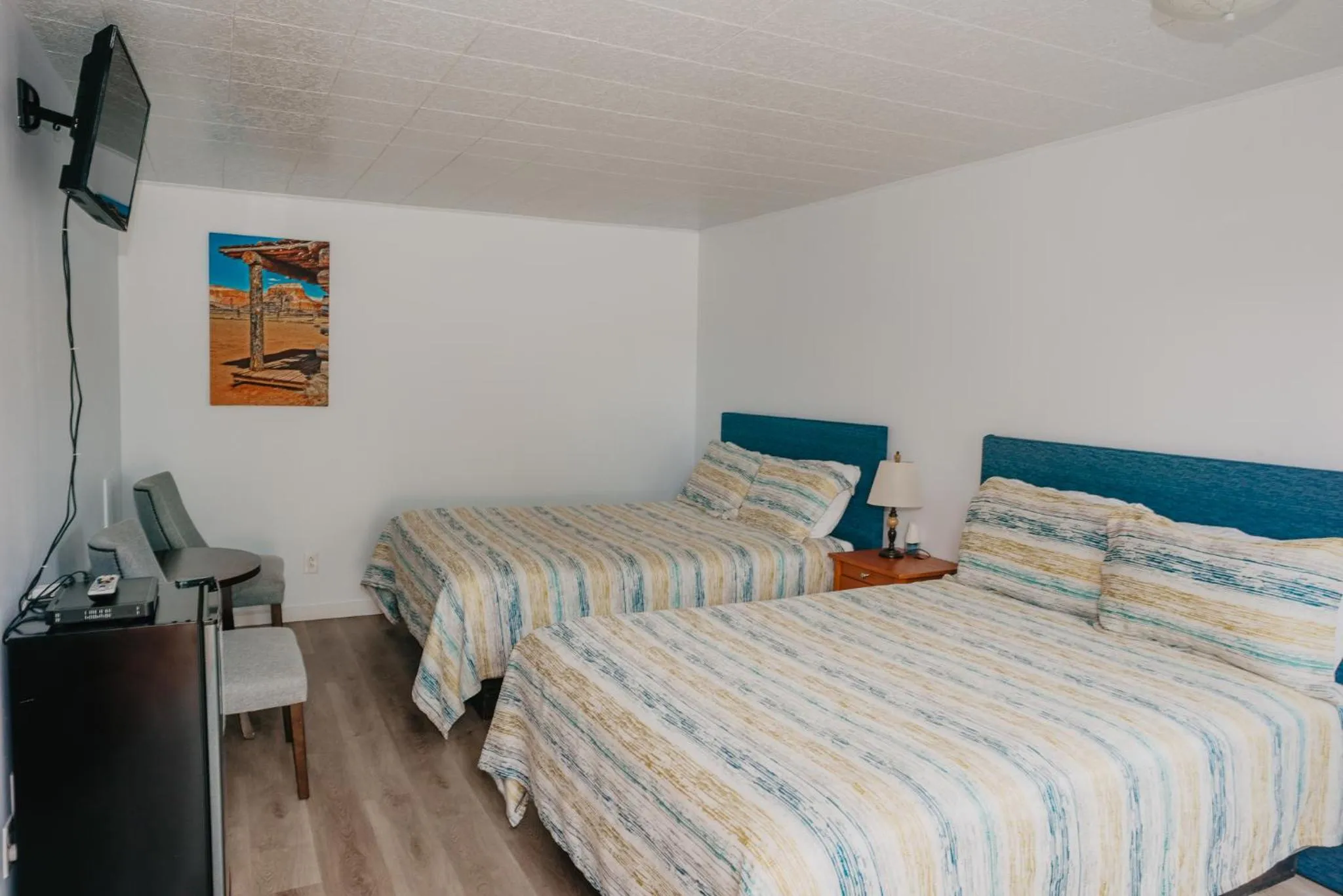 Bedroom, Bed in Lamplighter Lodge