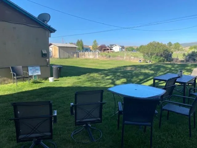 Pets in Lamplighter Lodge