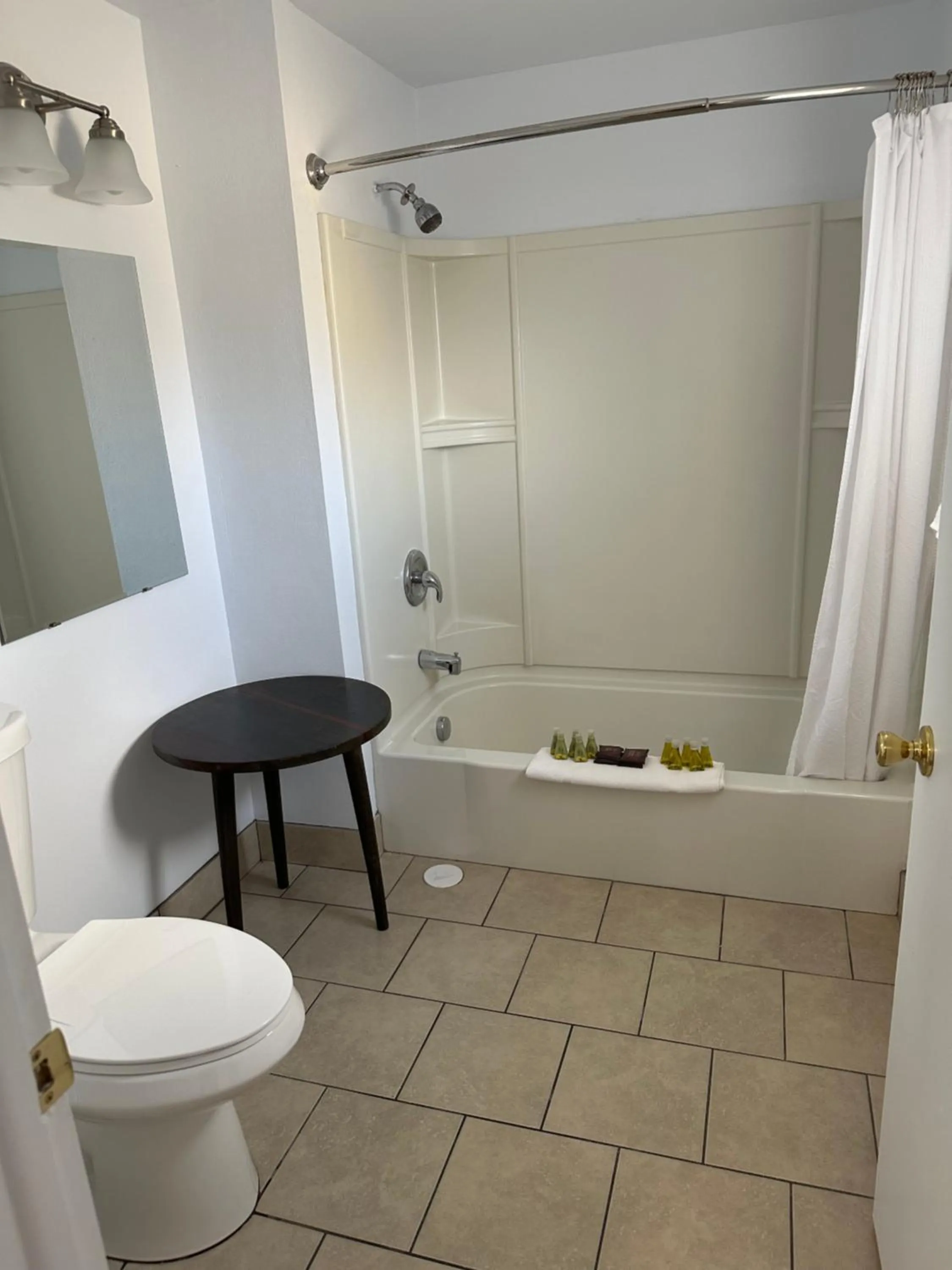 Shower in Lamplighter Lodge