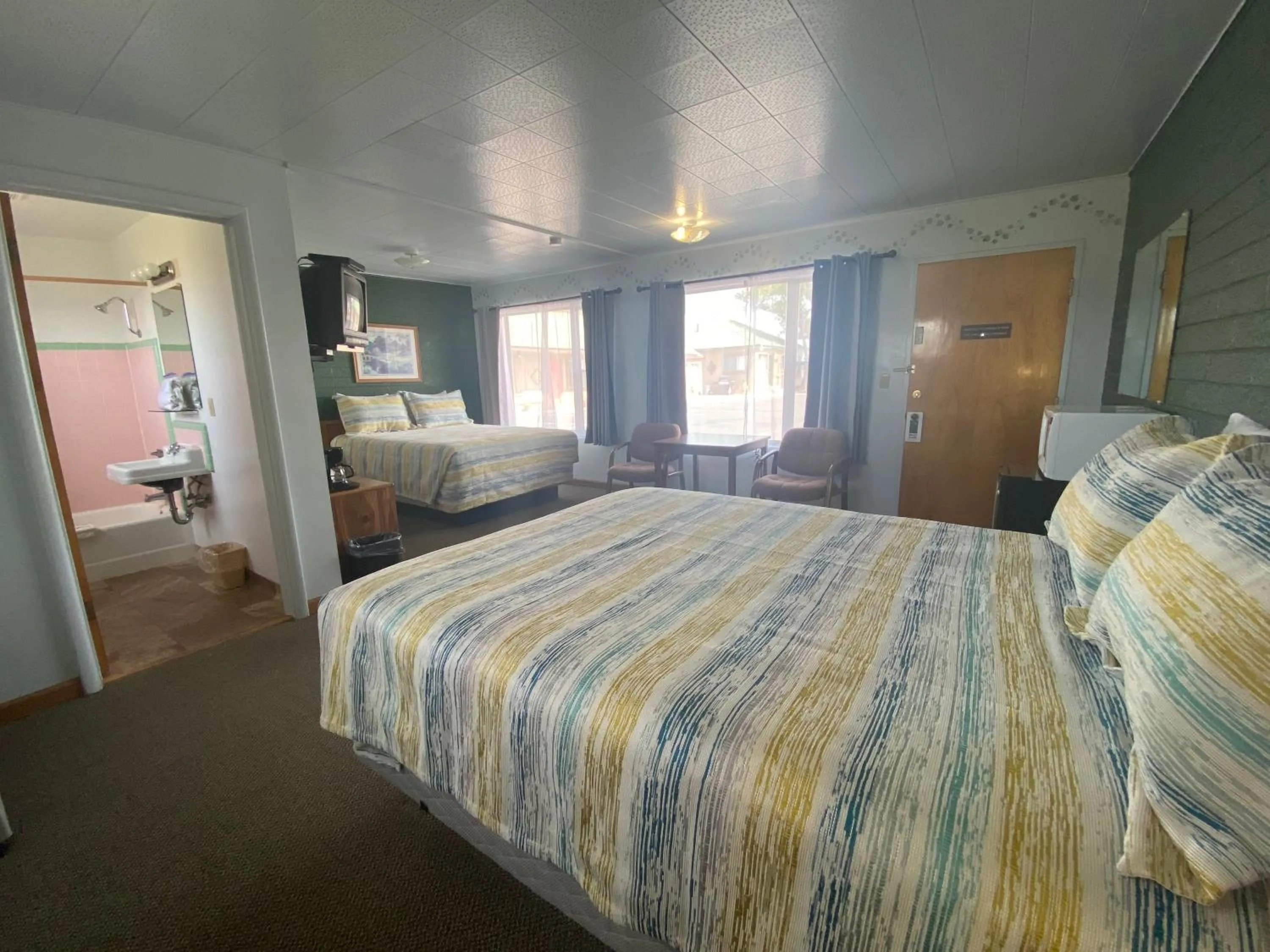 View (from property/room), Bed in Lamplighter Lodge